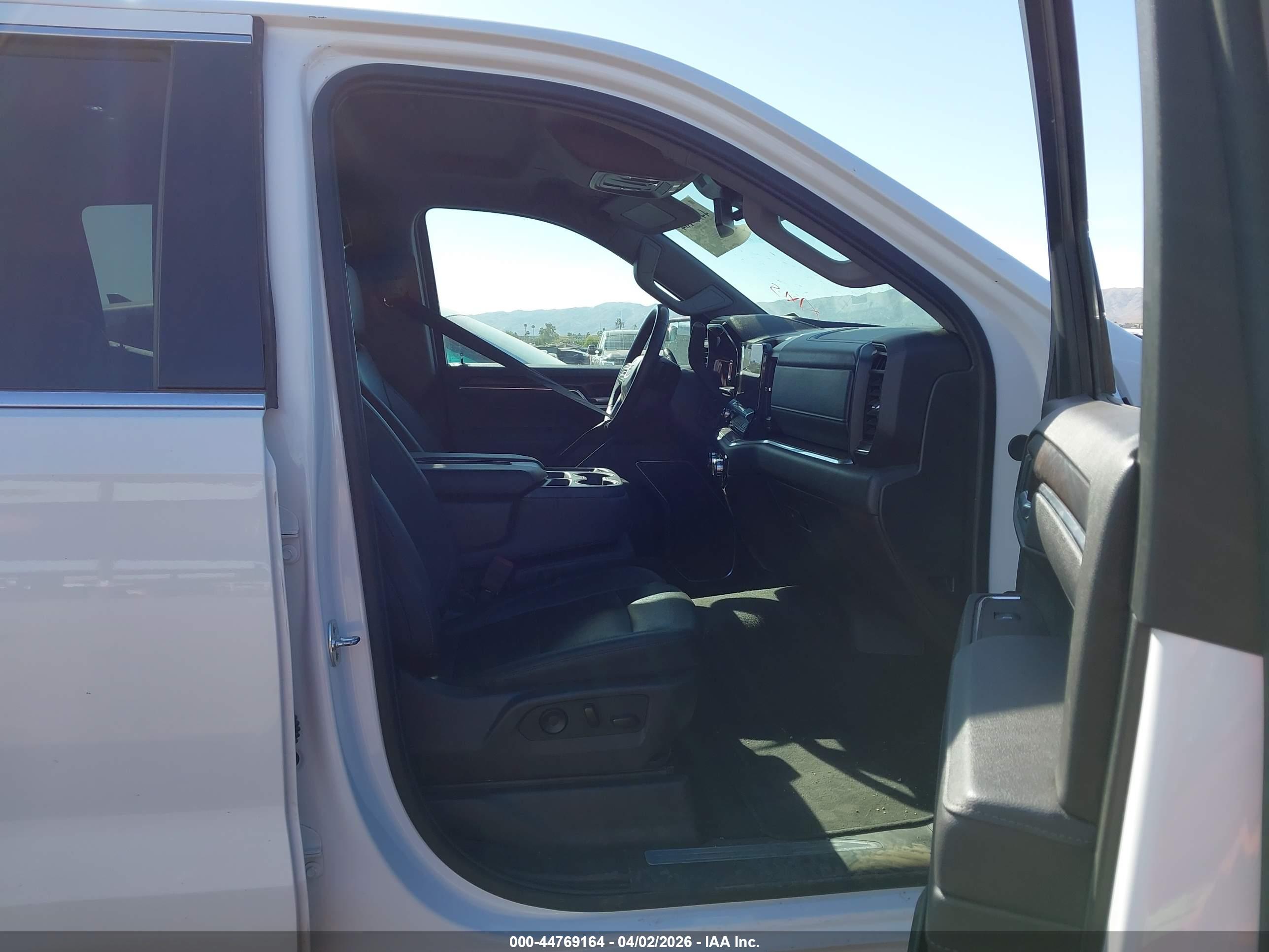 GMC SIERRA image 5