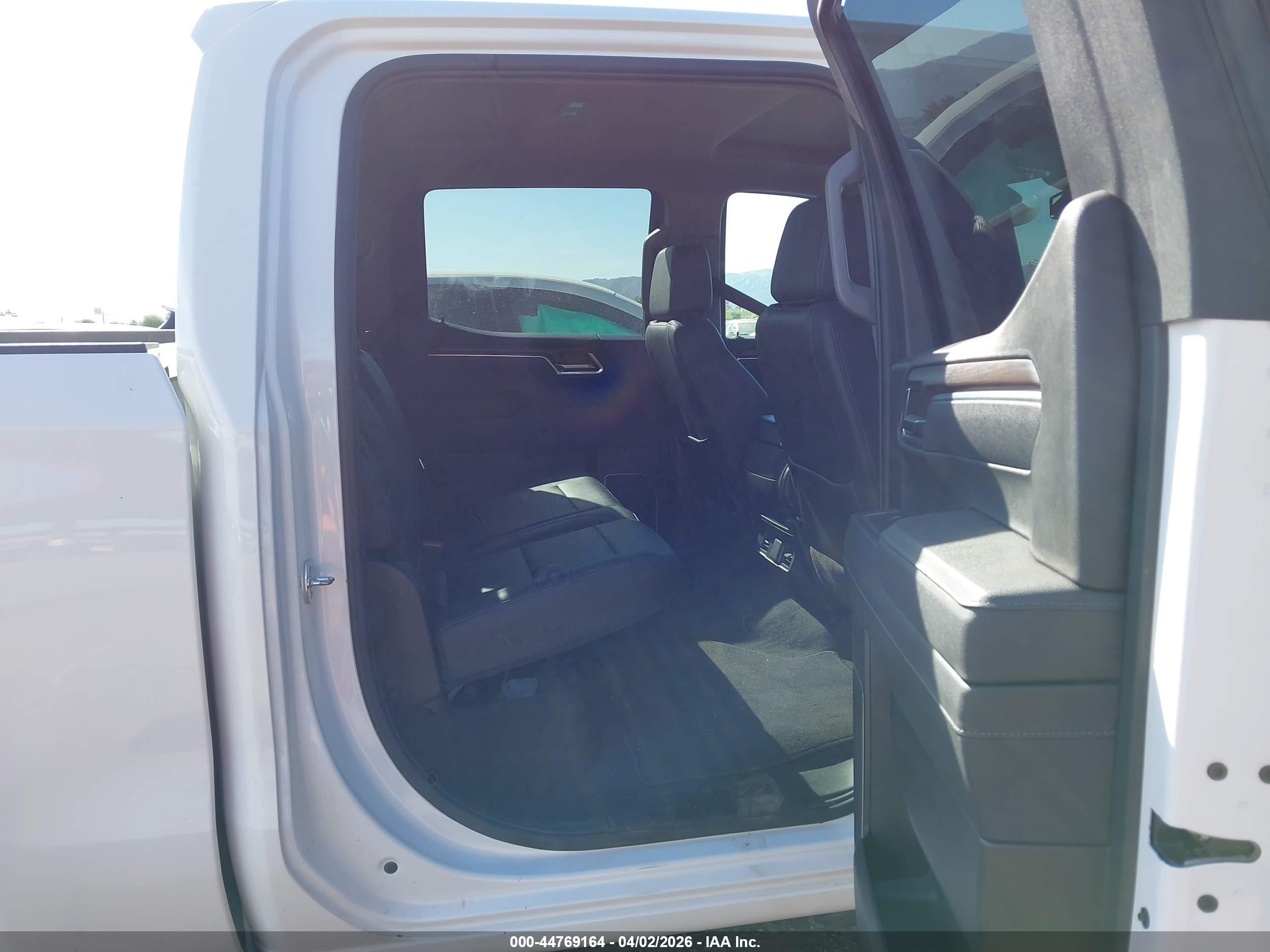 GMC SIERRA image 8