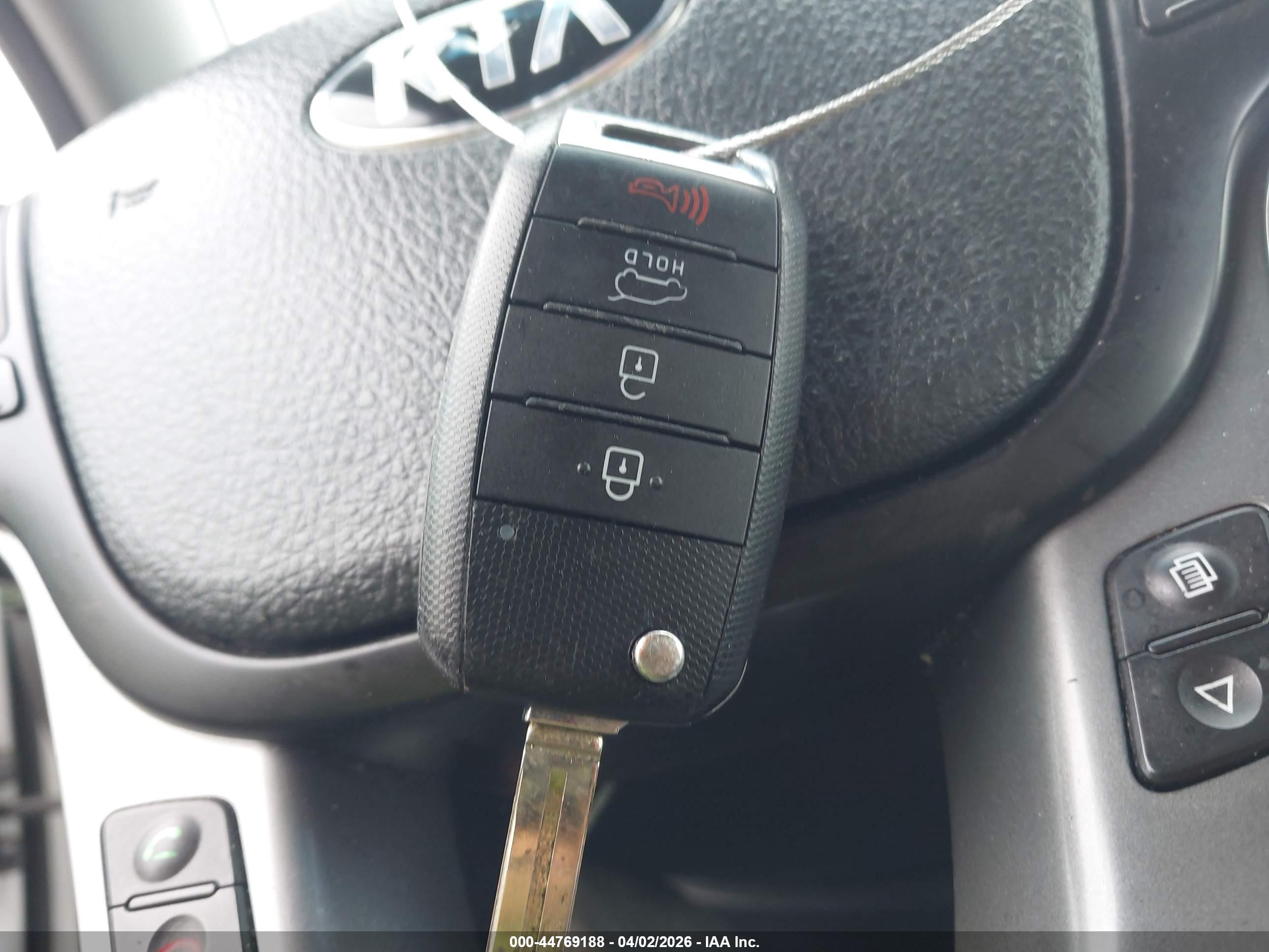 KIA SORENTO image 11