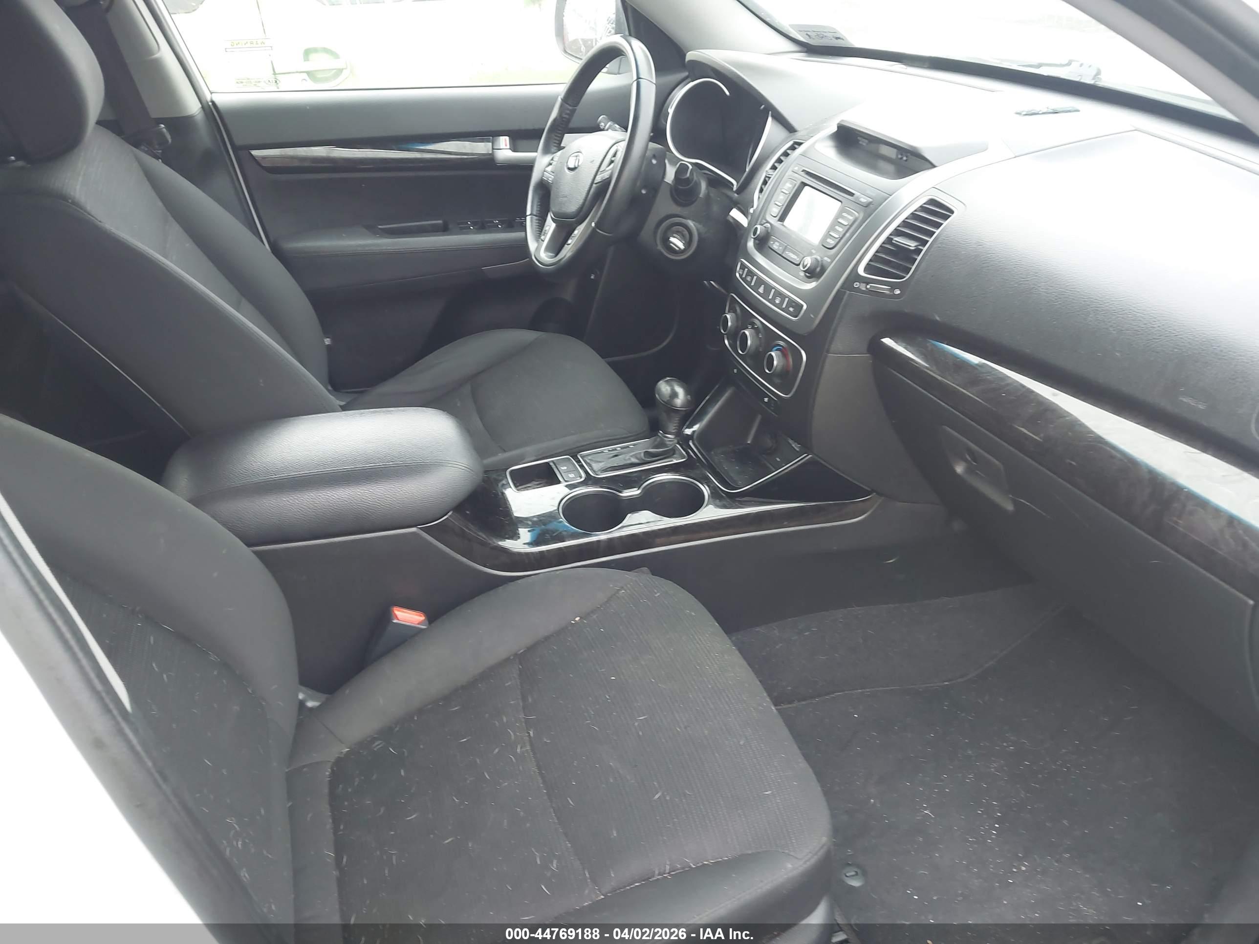 KIA SORENTO image 5