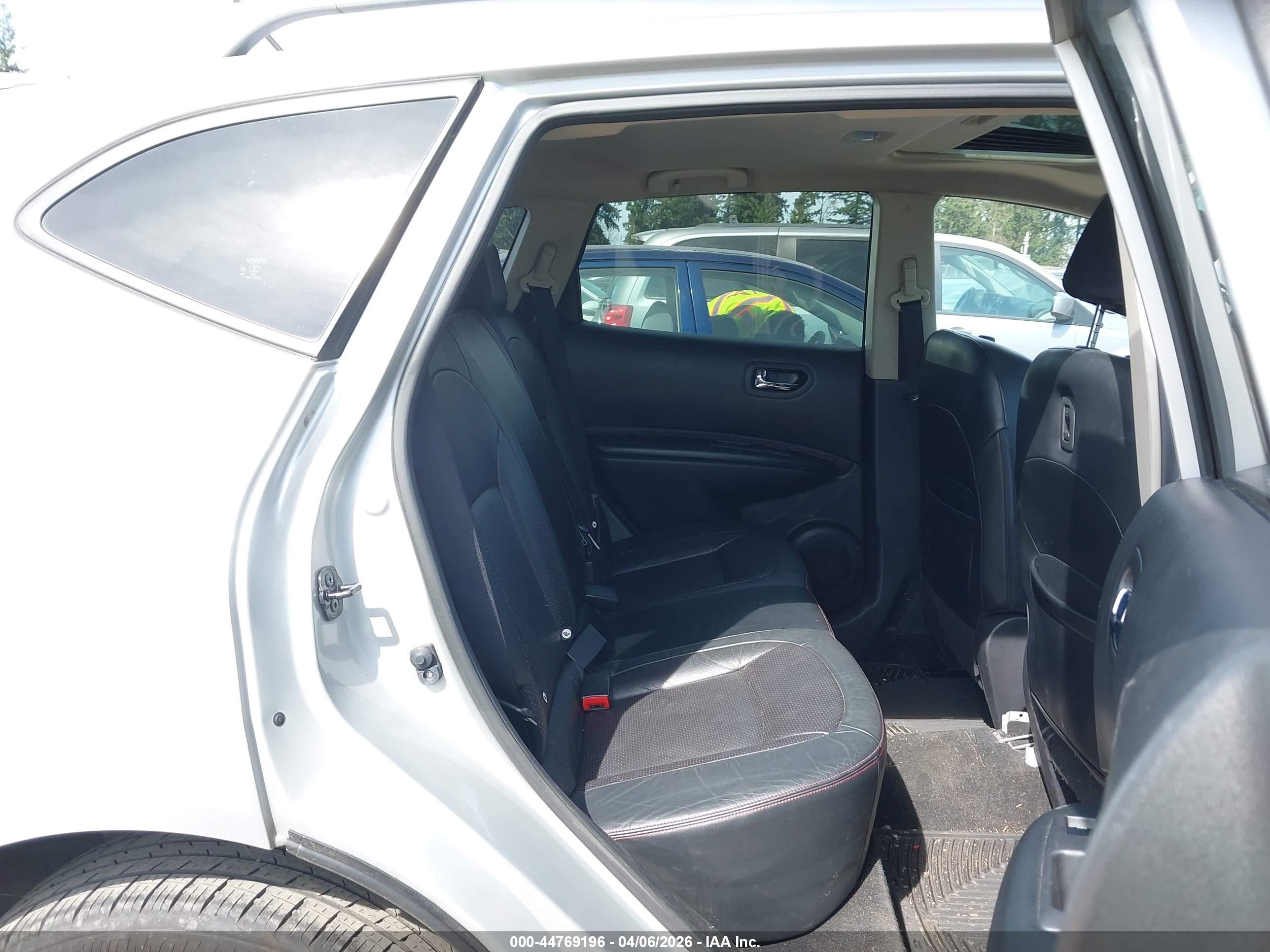 NISSAN ROGUE image 8