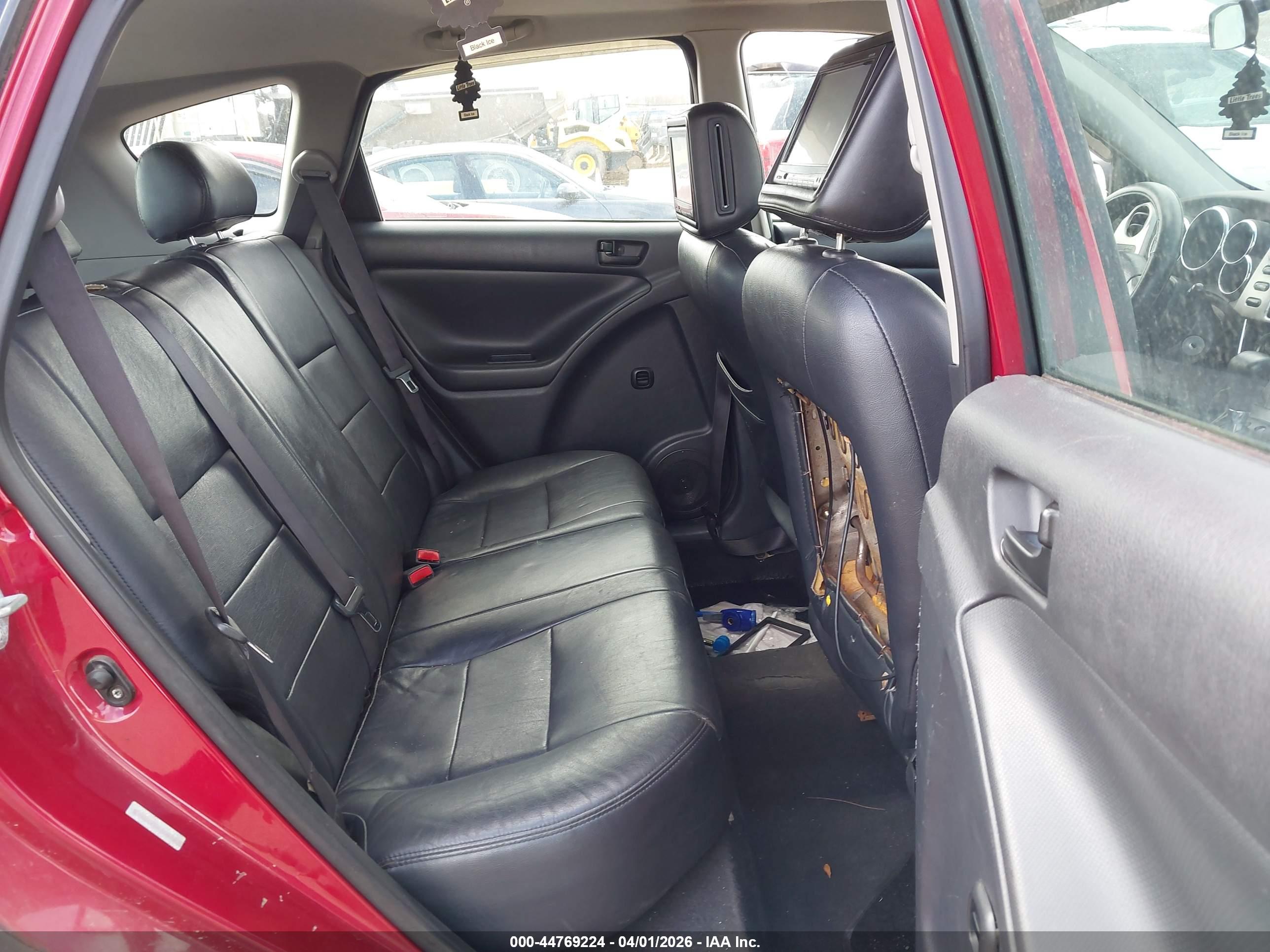 PONTIAC VIBE image 8