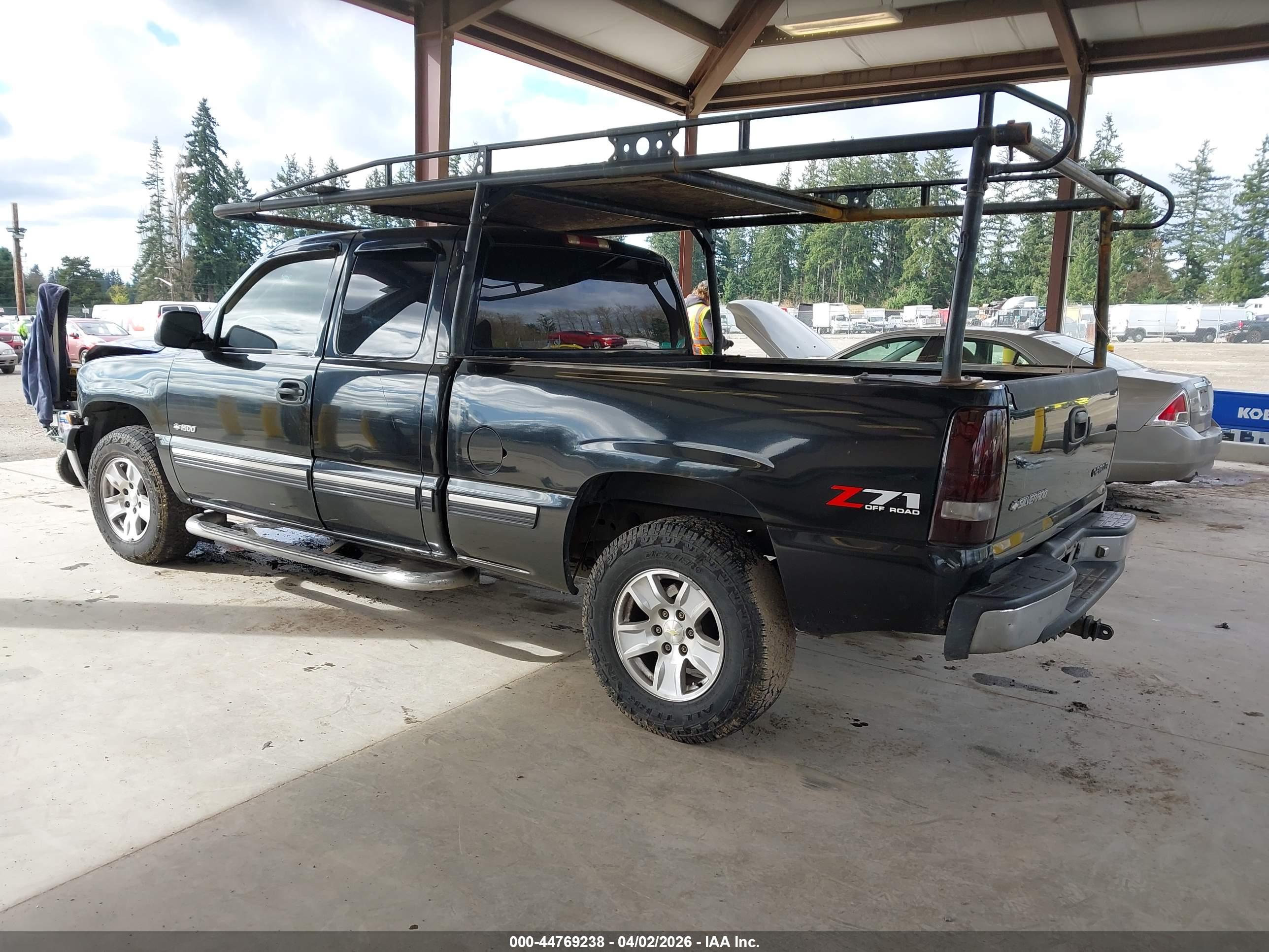 CHEVROLET SILVERADO image 3