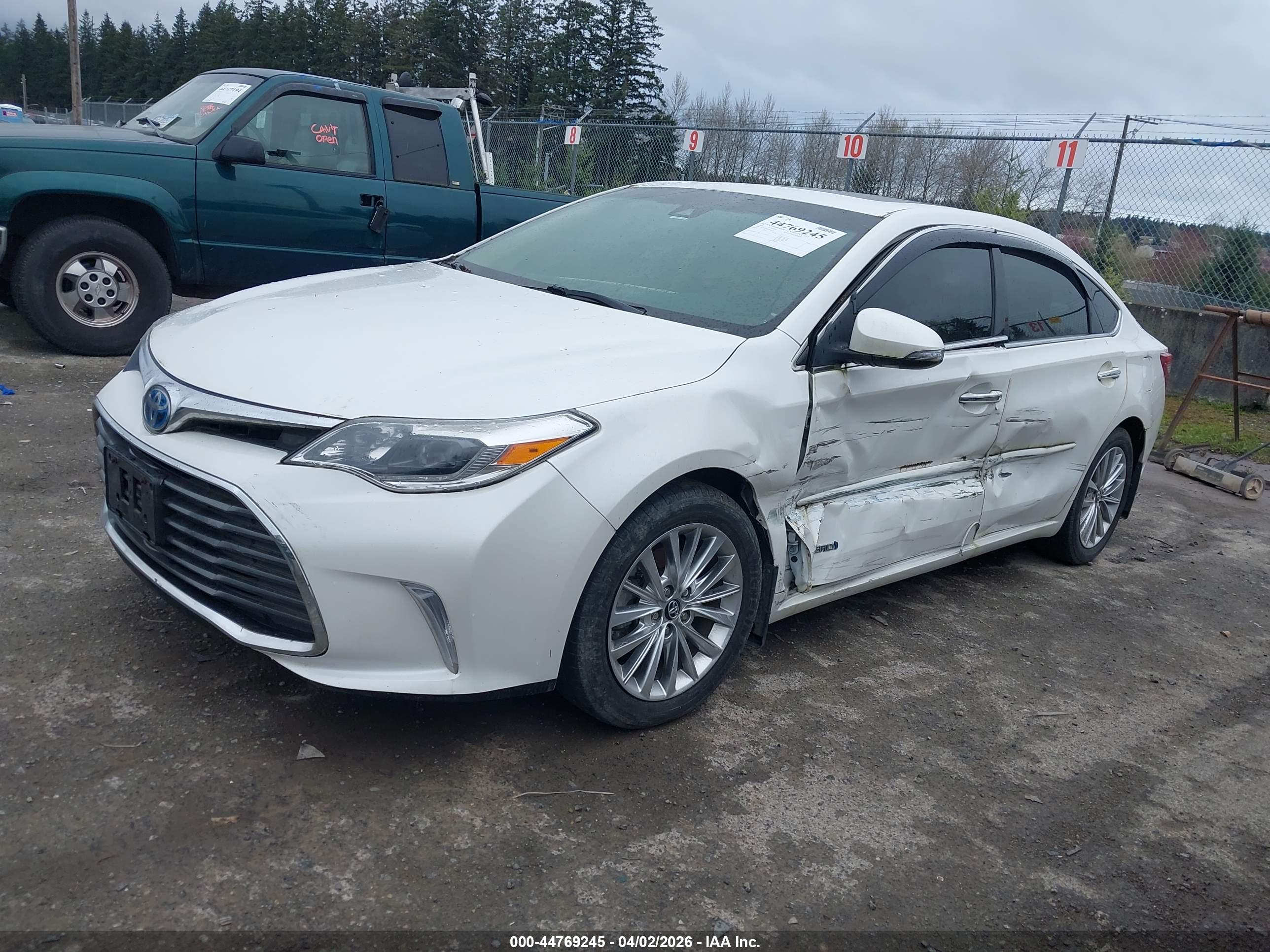 TOYOTA AVALON image 2