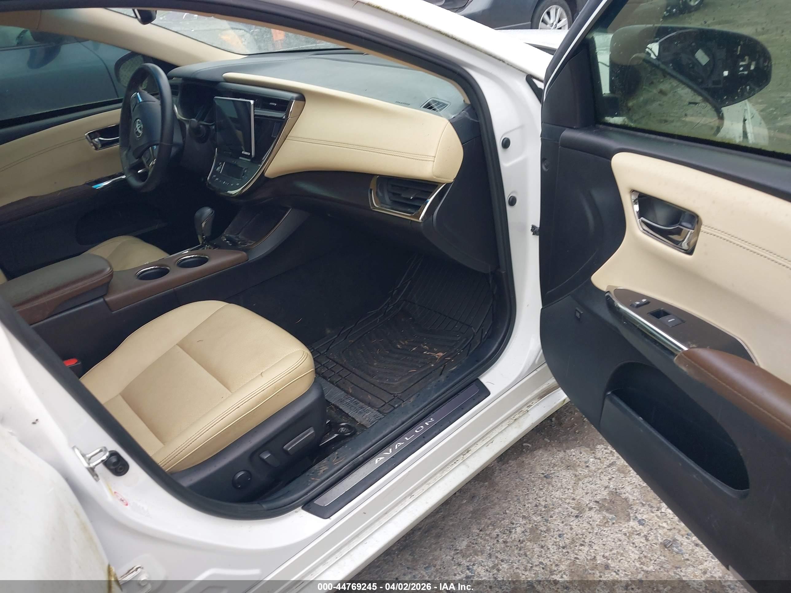TOYOTA AVALON image 5