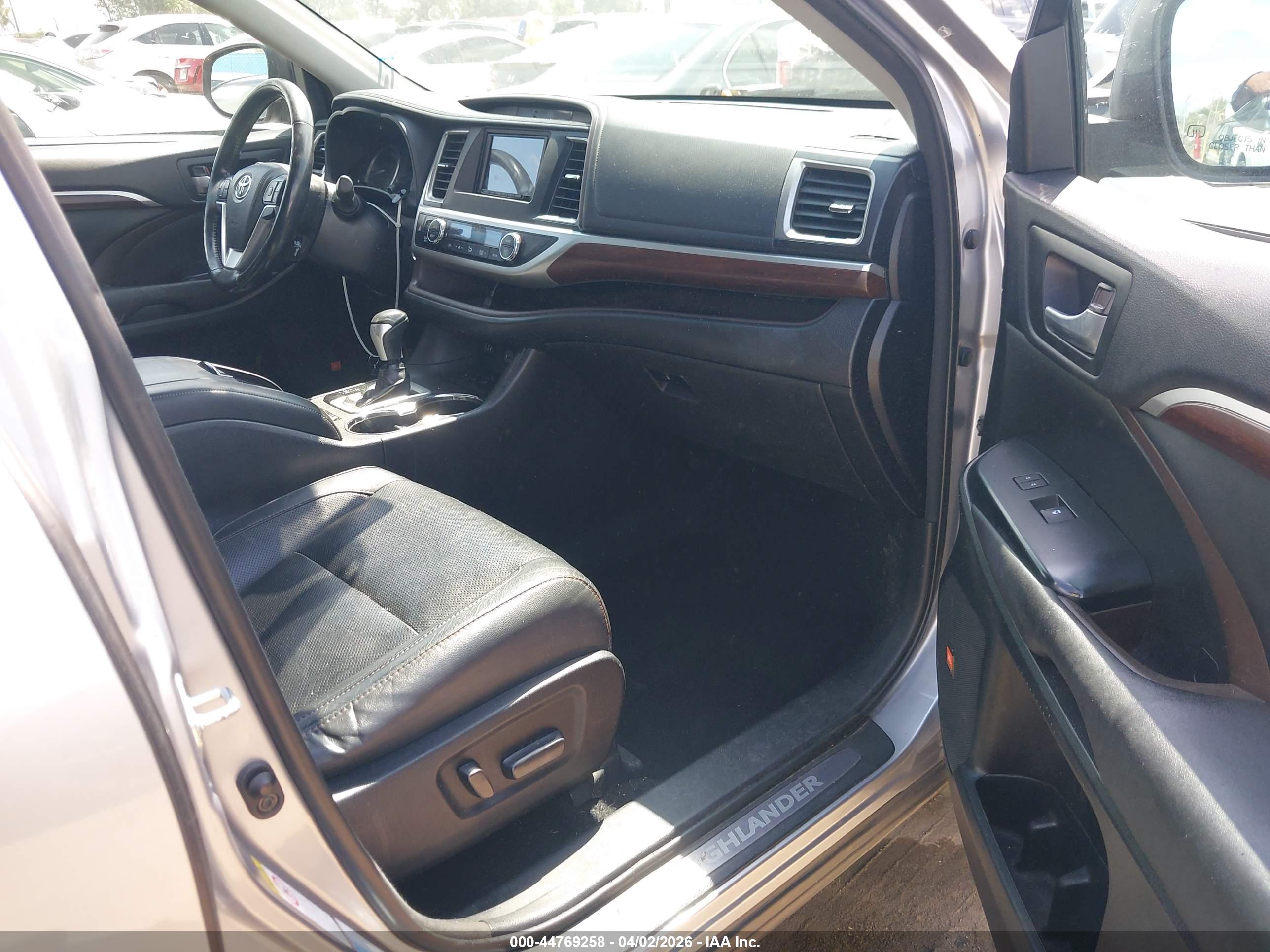 TOYOTA HIGHLANDER image 5