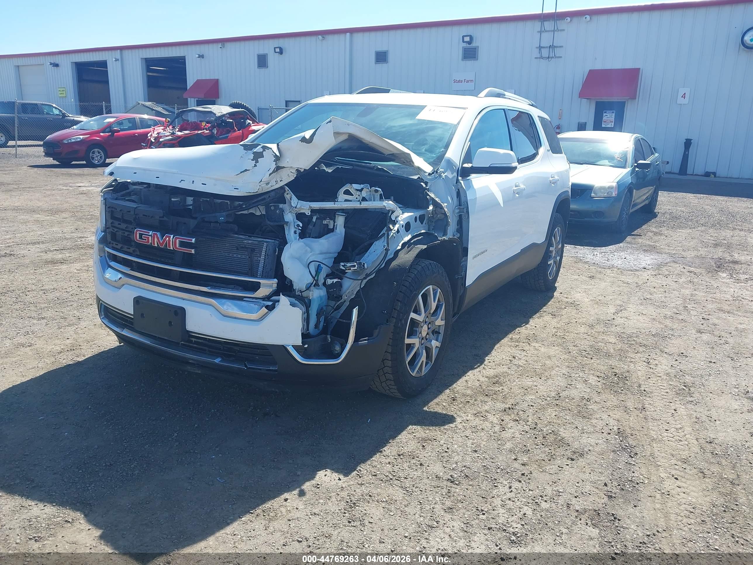 GMC ACADIA image 2