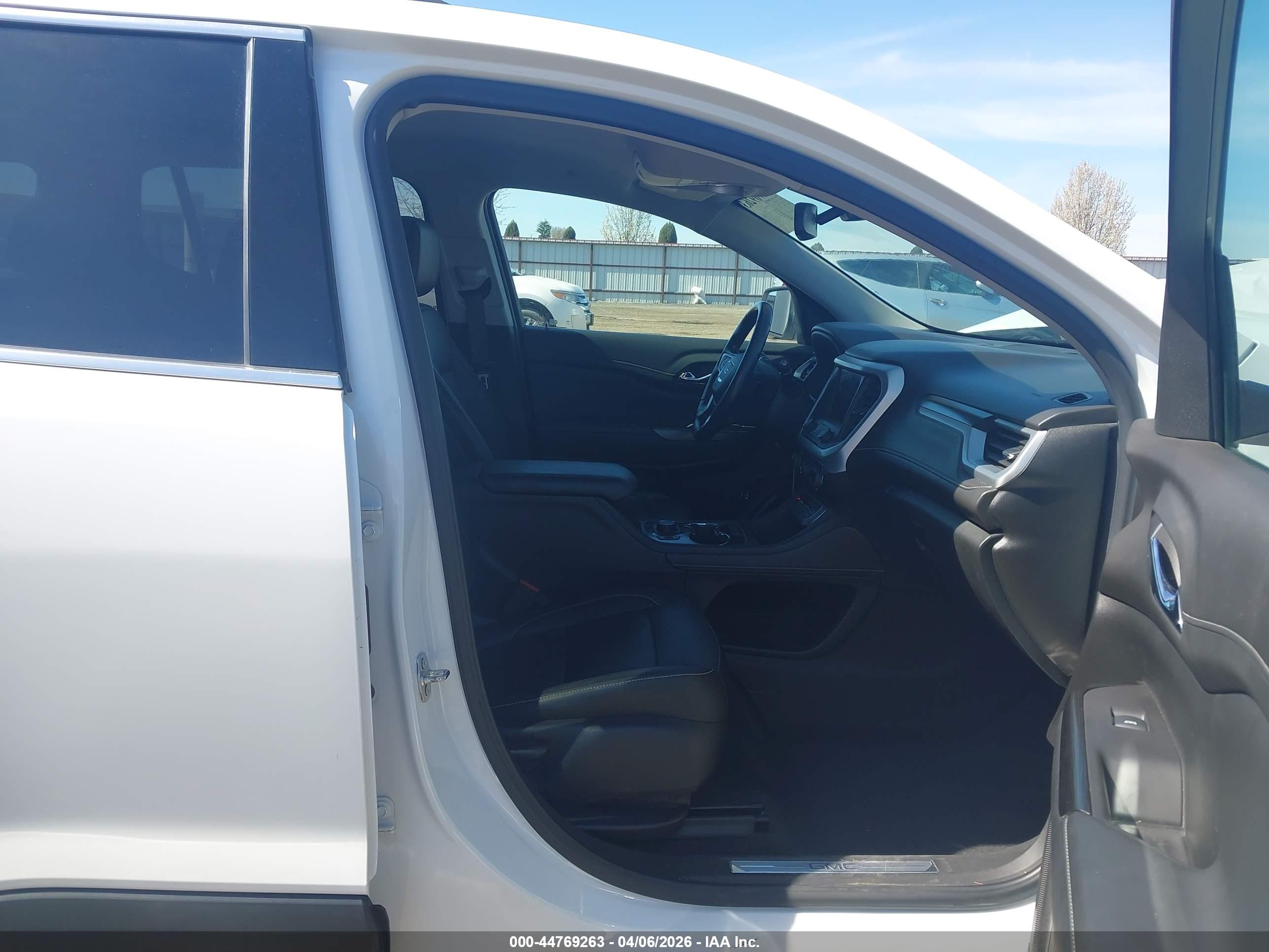 GMC ACADIA image 5