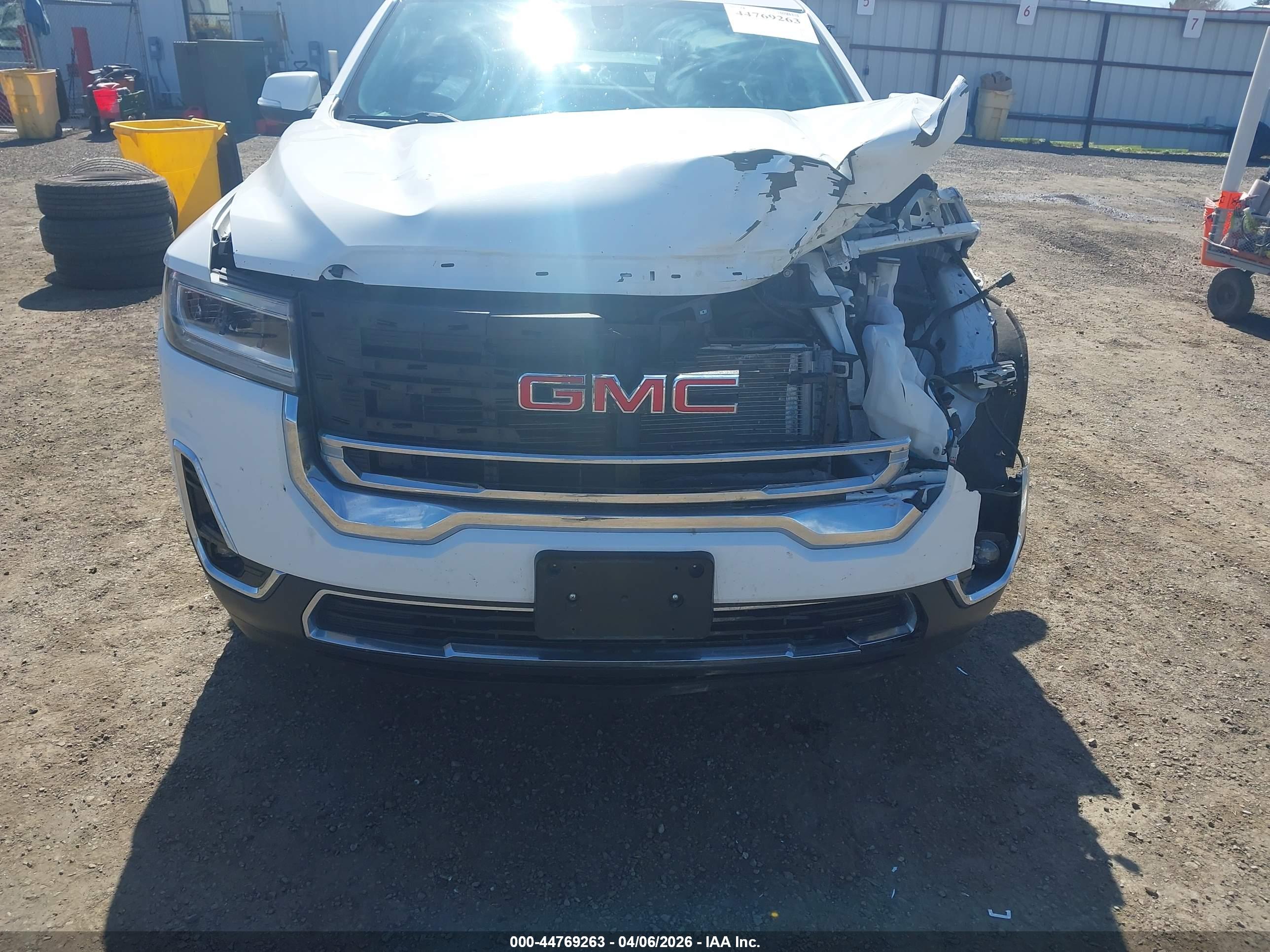 GMC ACADIA image 6