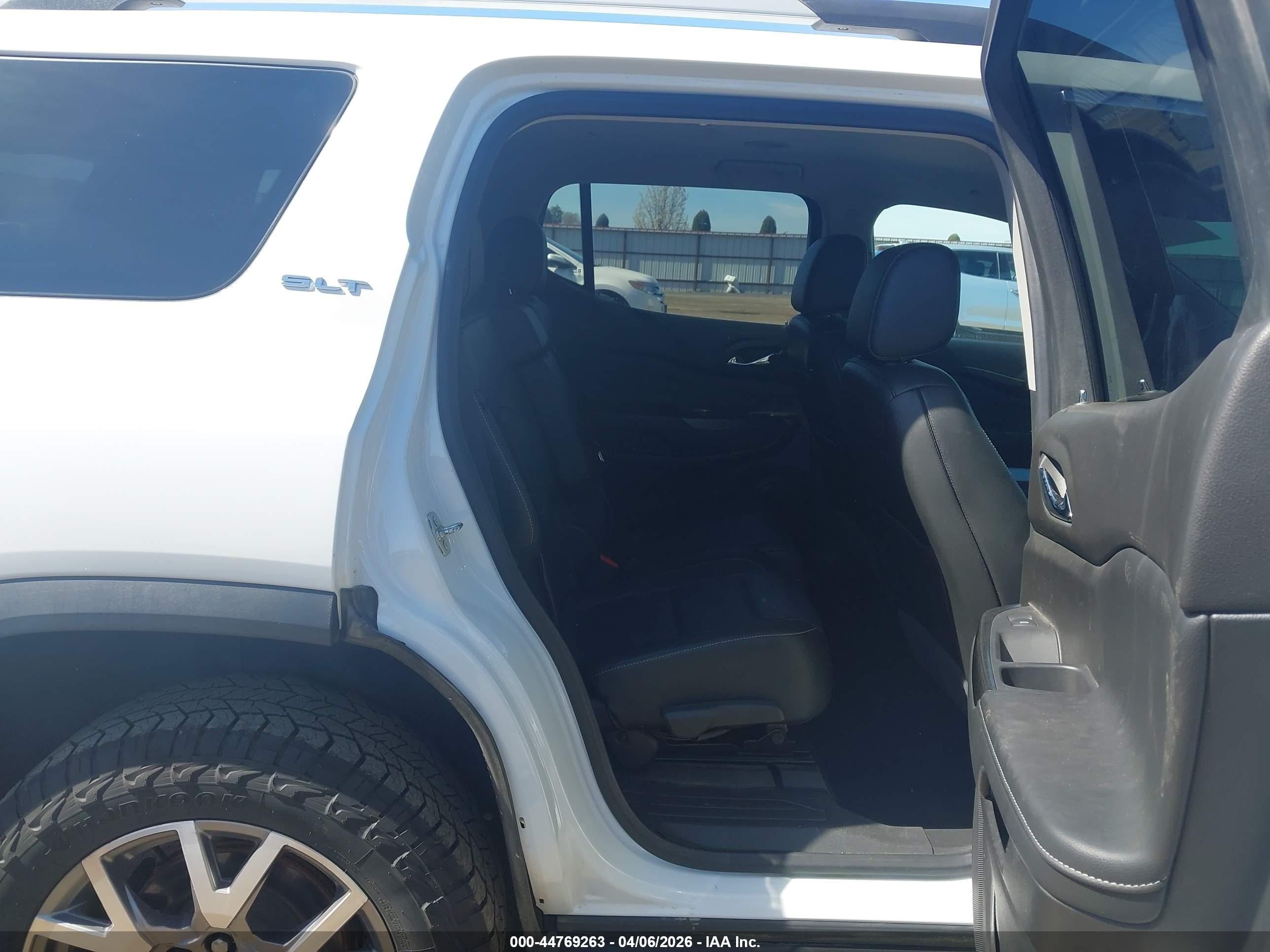 GMC ACADIA image 8