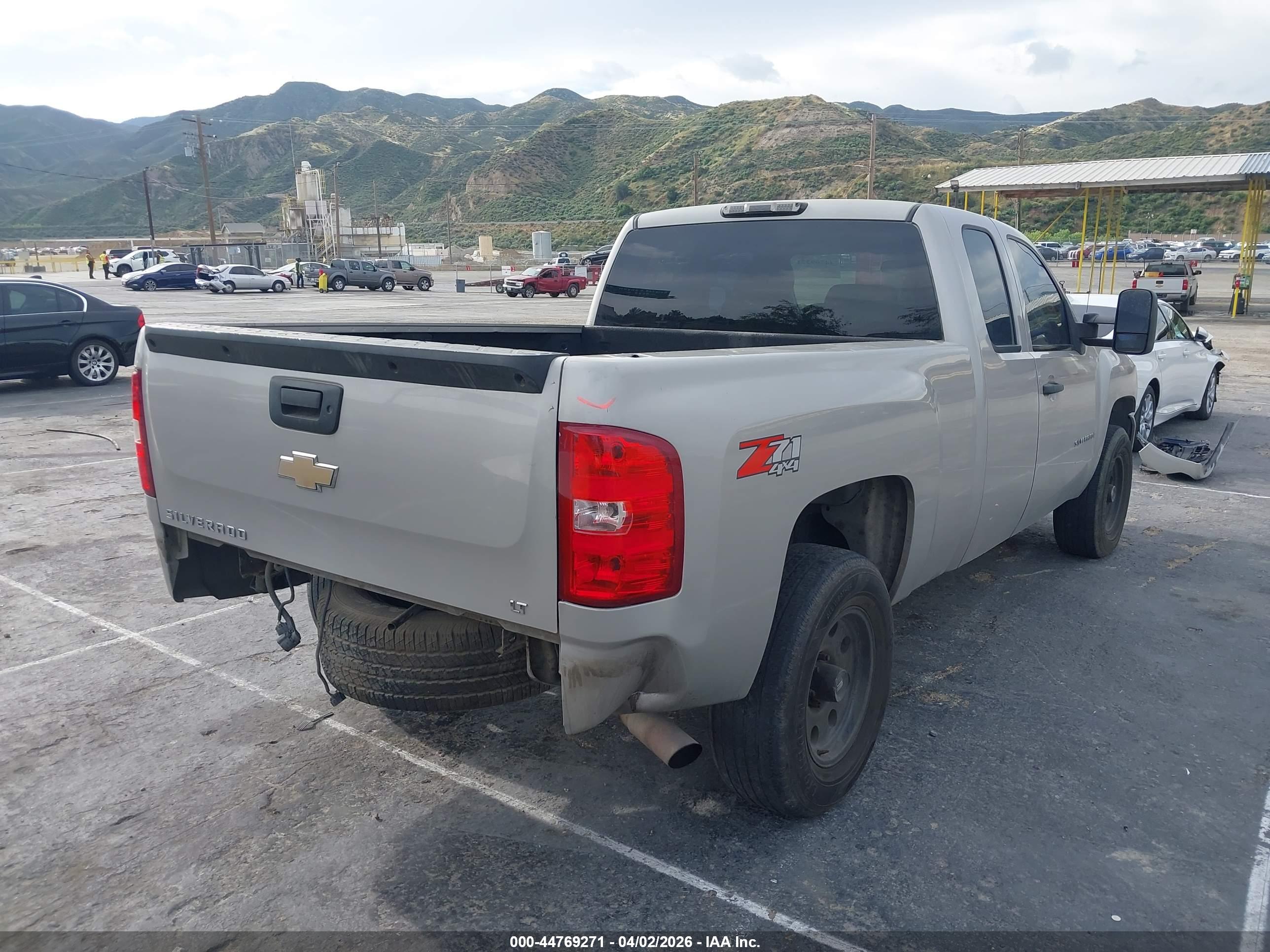 CHEVROLET SILVERADO image 4