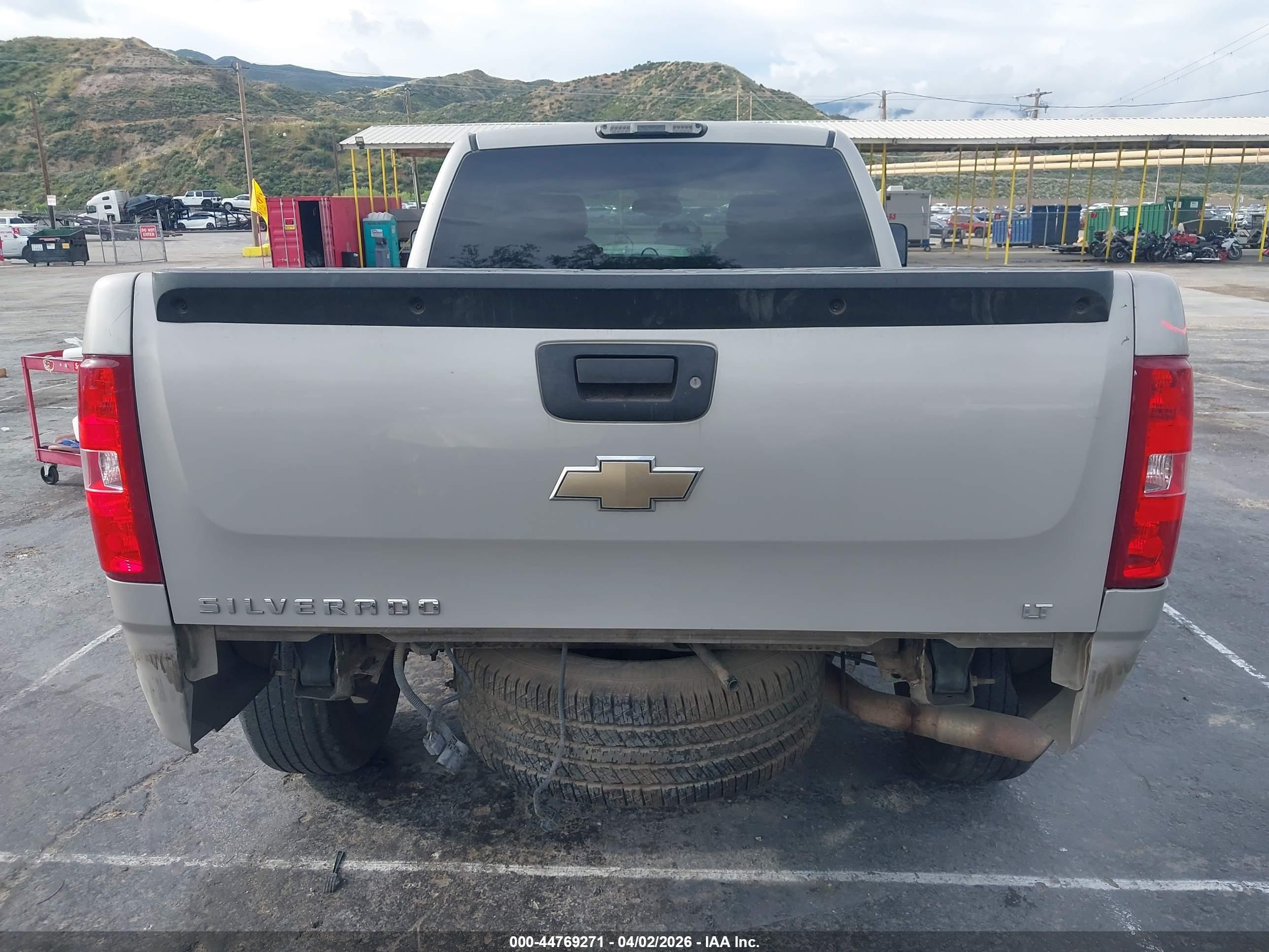 CHEVROLET SILVERADO image 6