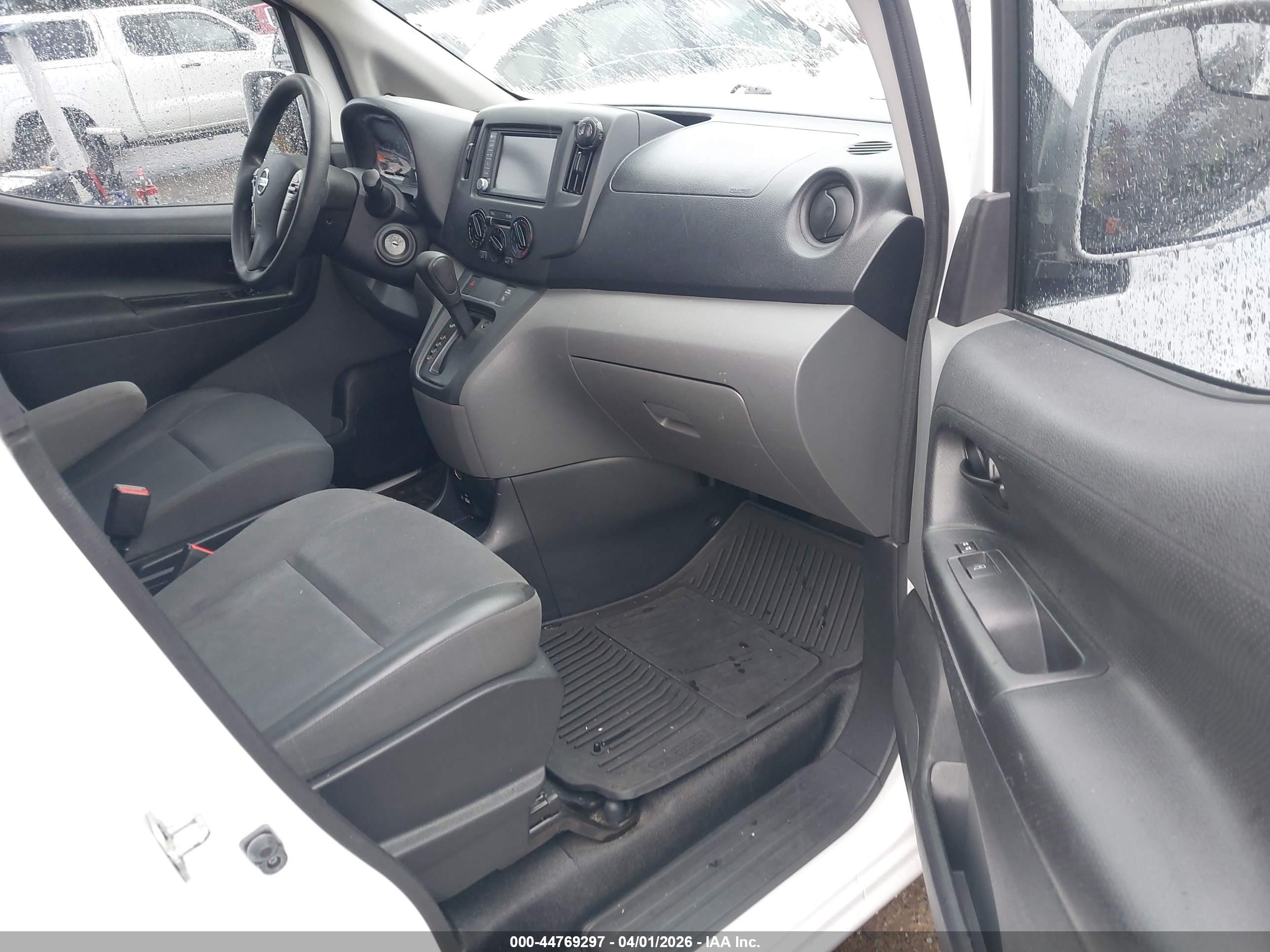 NISSAN NV200 image 5