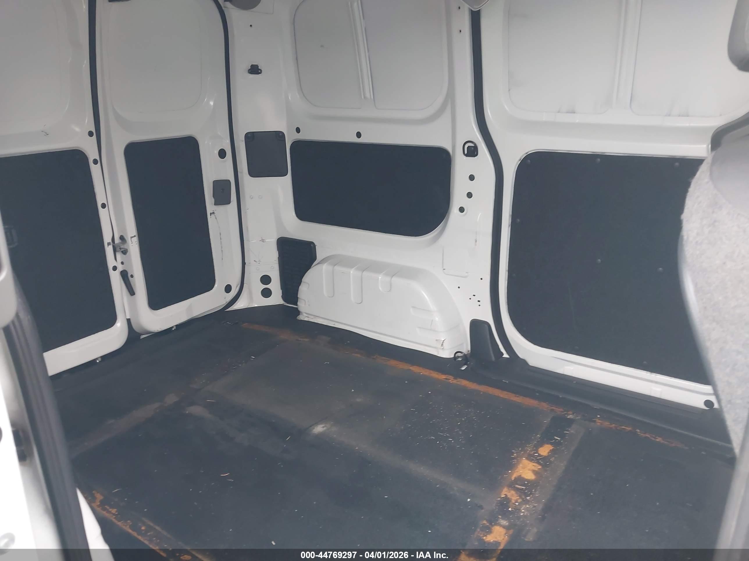 NISSAN NV200 image 8