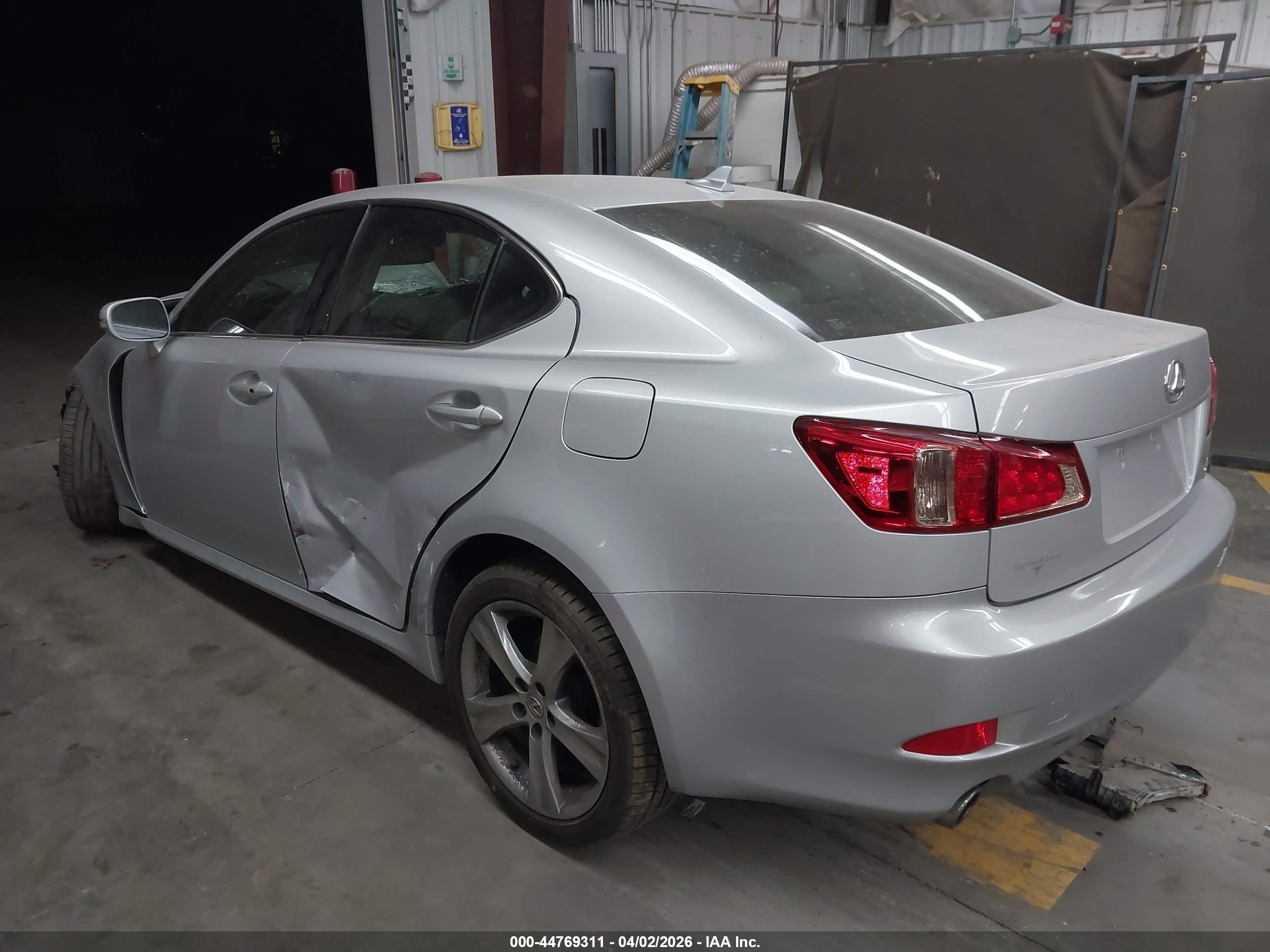 LEXUS IS image 3