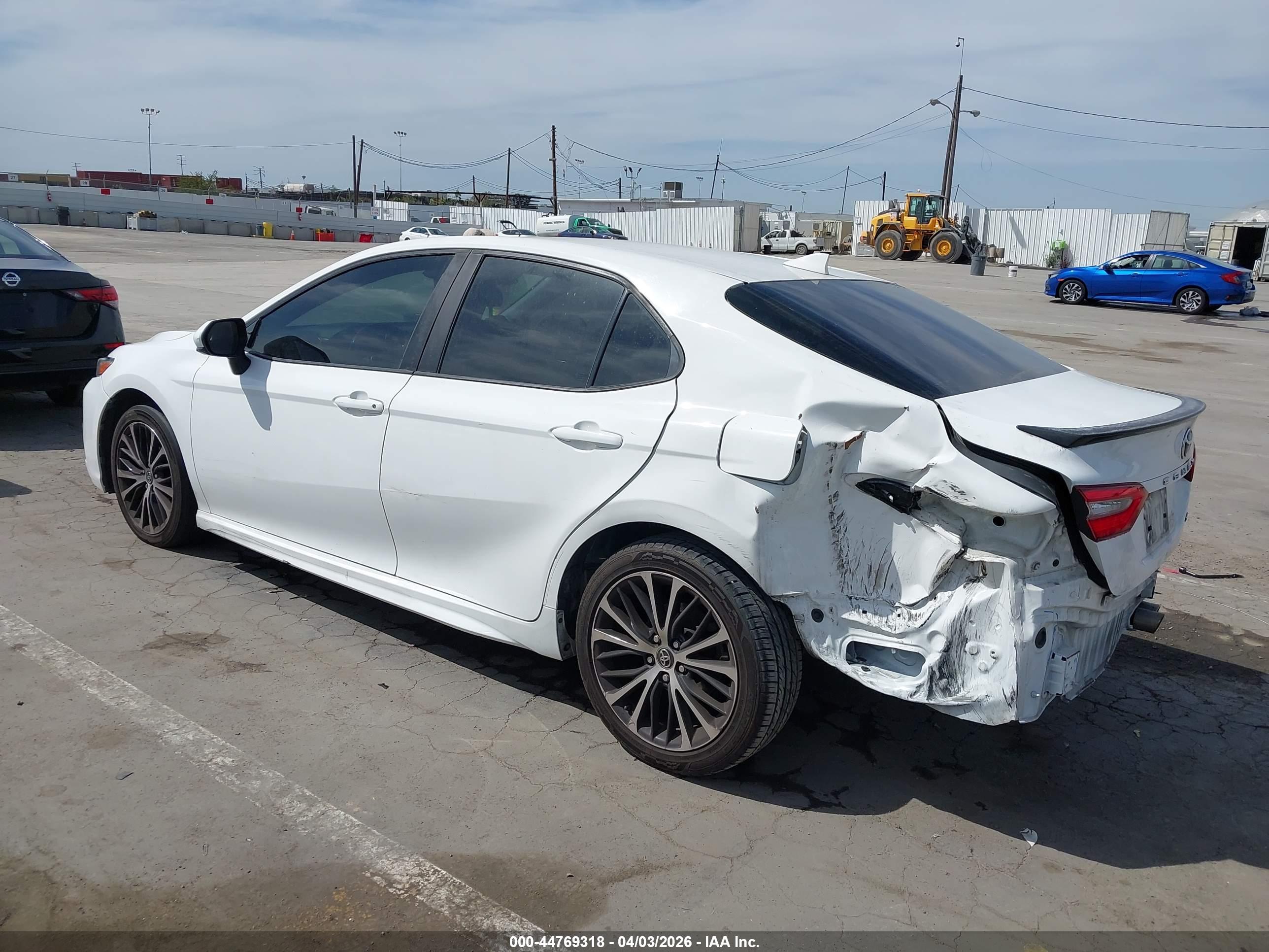 TOYOTA CAMRY image 3