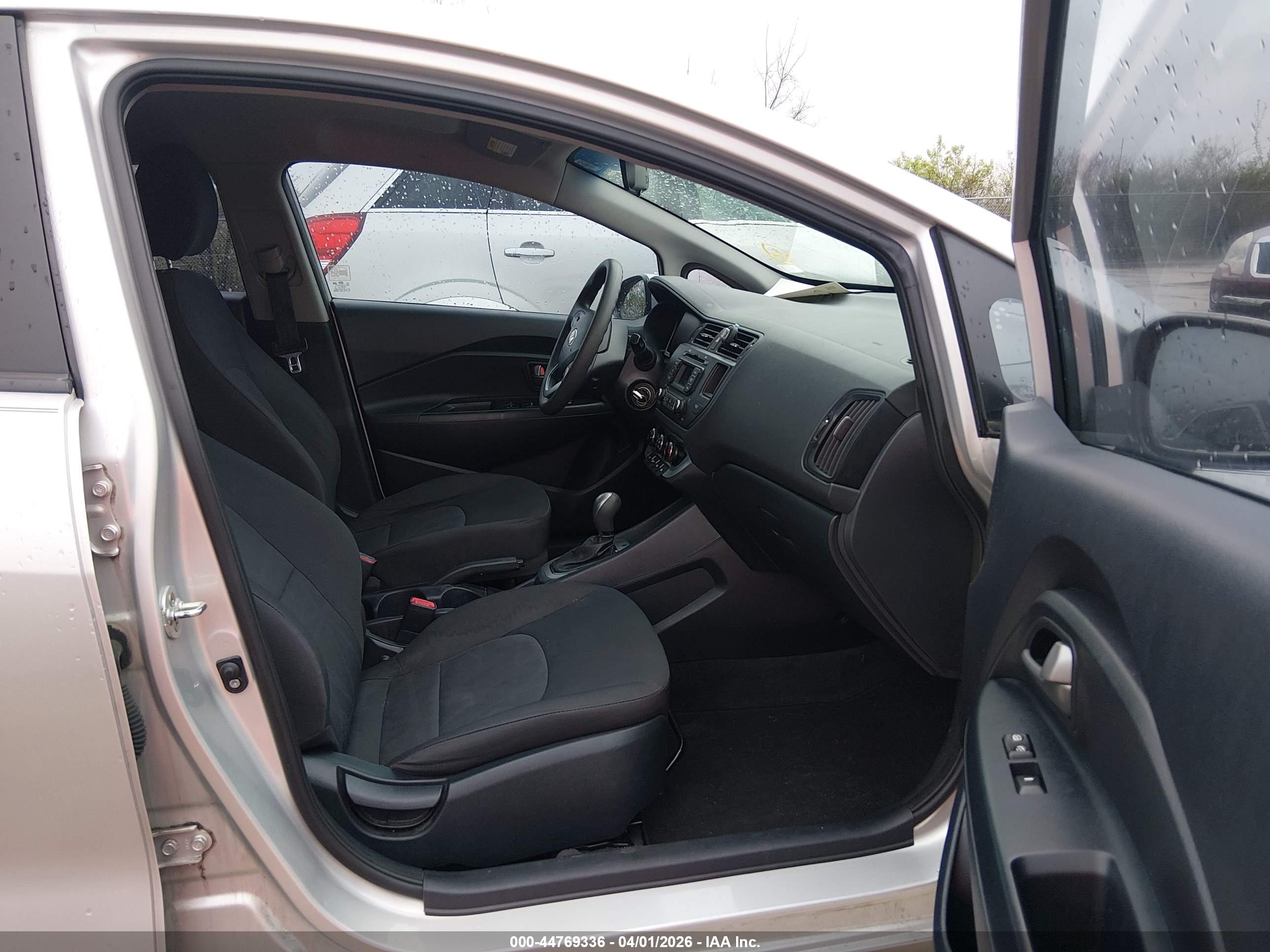 KIA RIO image 5