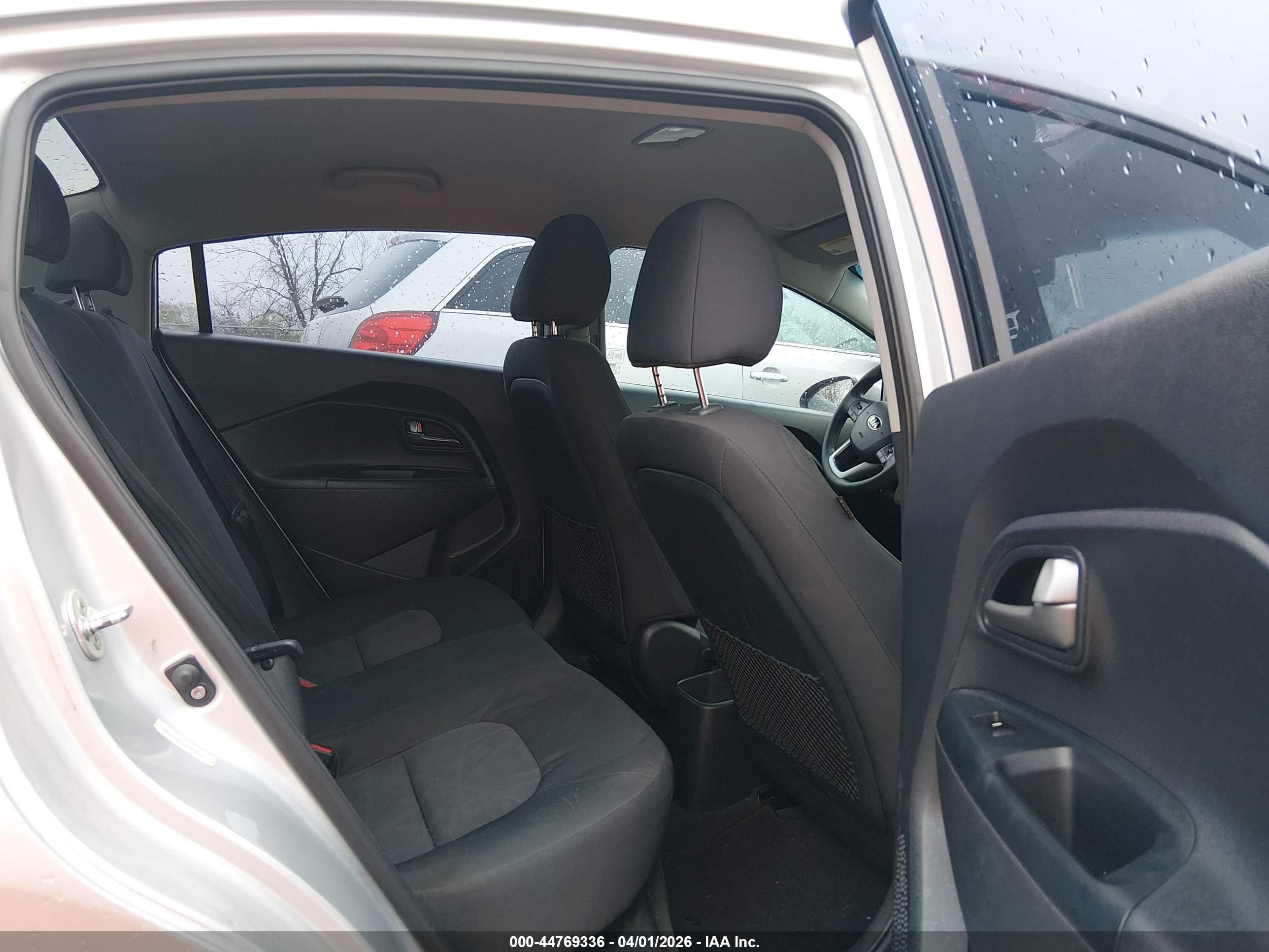 KIA RIO image 8
