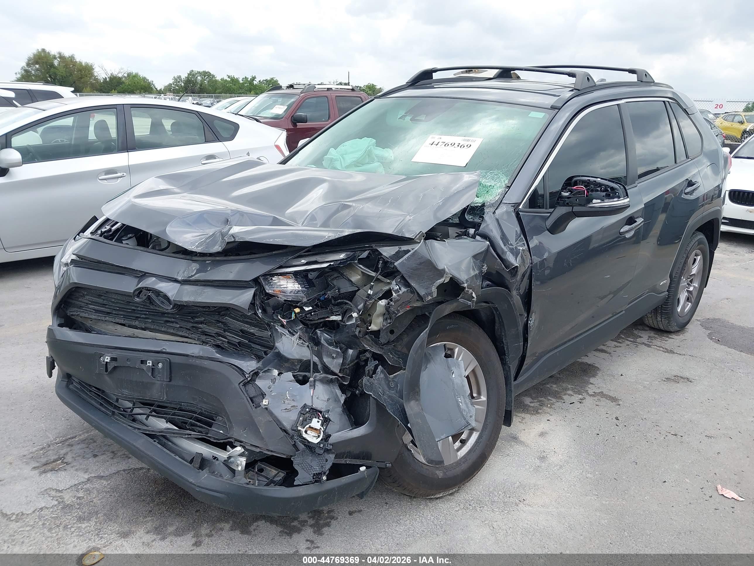 TOYOTA RAV4 image 2