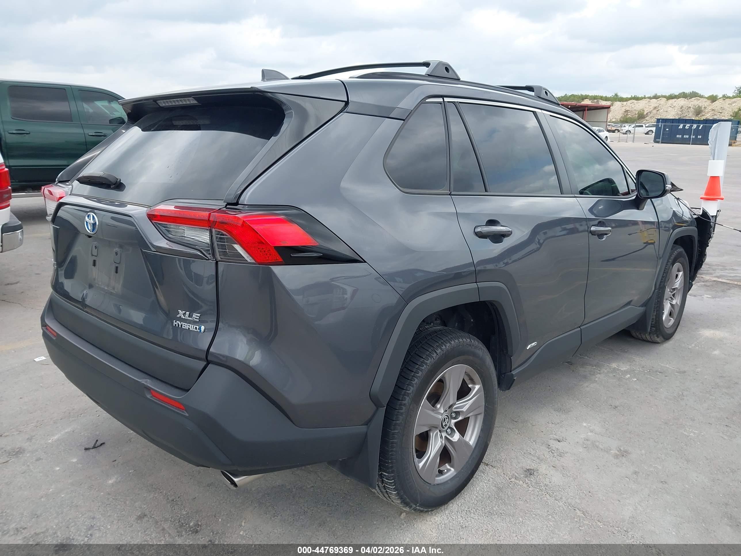 TOYOTA RAV4 image 4