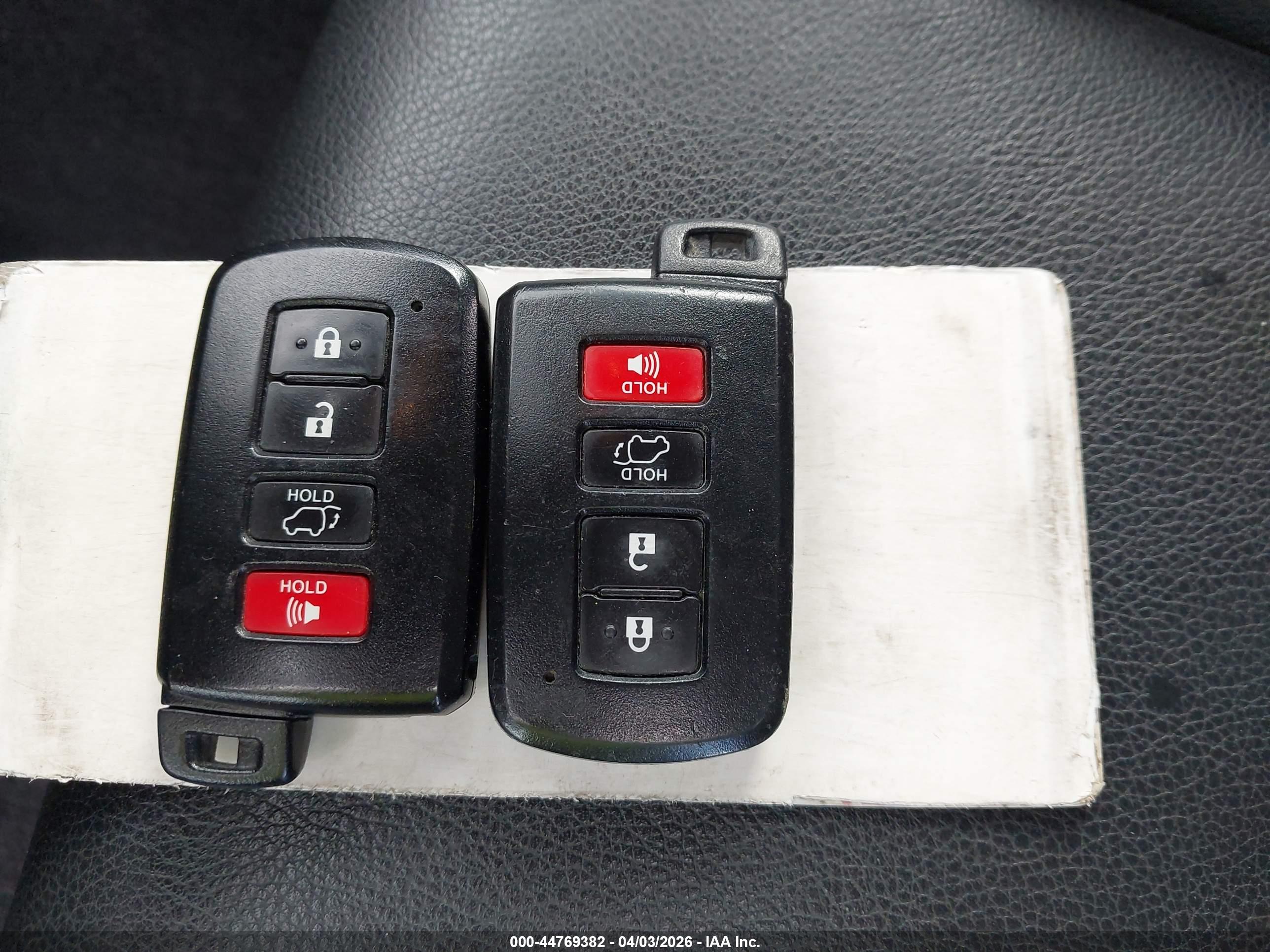 TOYOTA RAV4 image 11