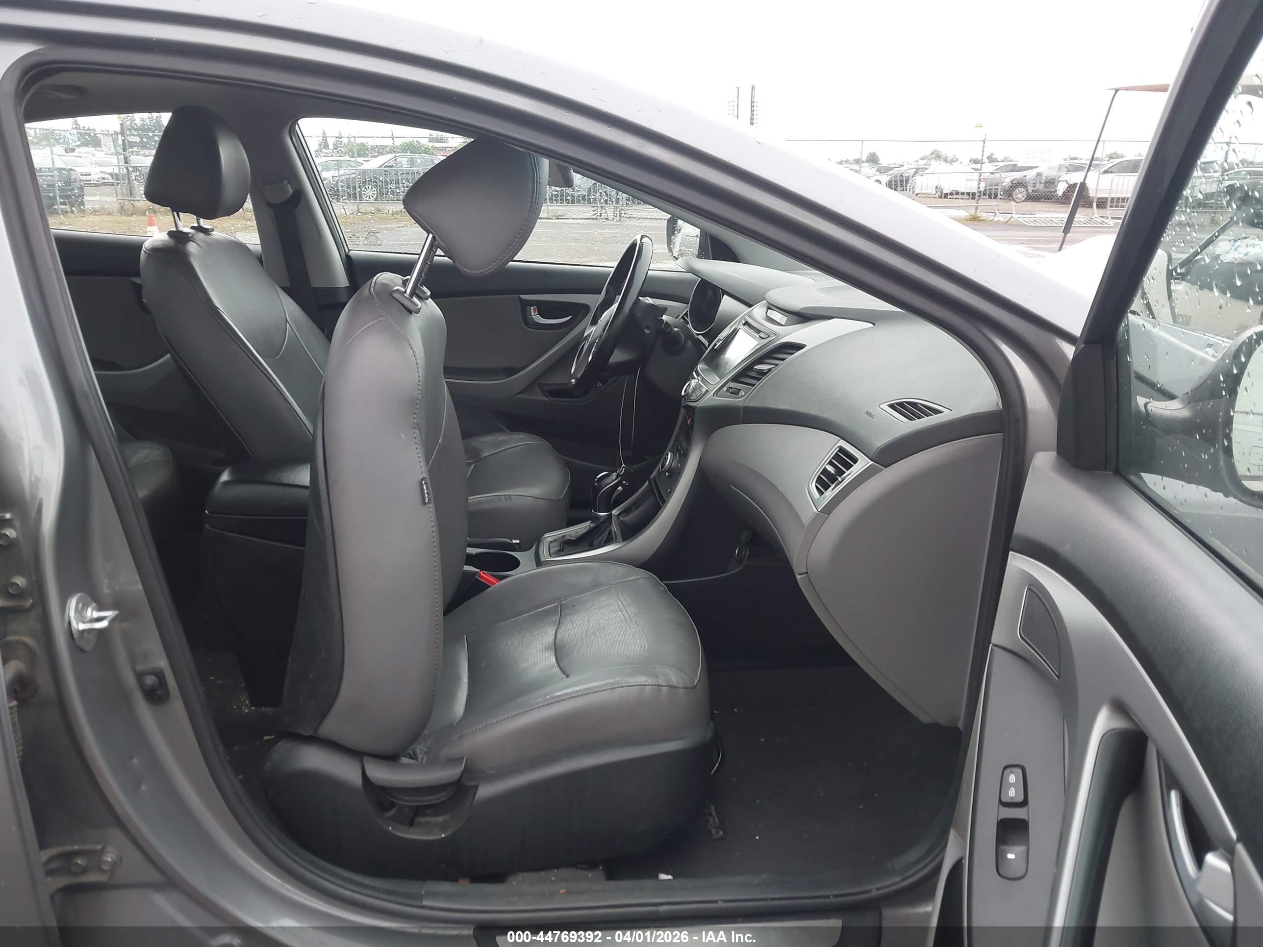 HYUNDAI ELANTRA image 5