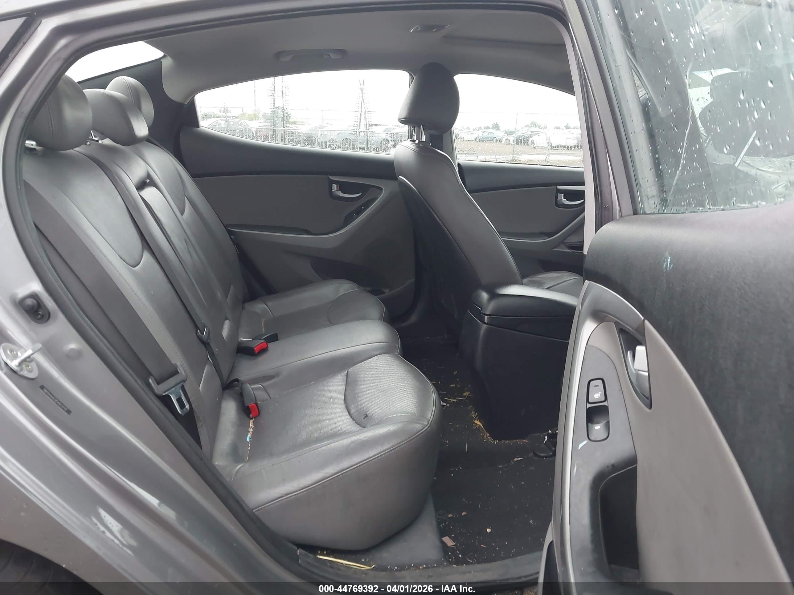 HYUNDAI ELANTRA image 8