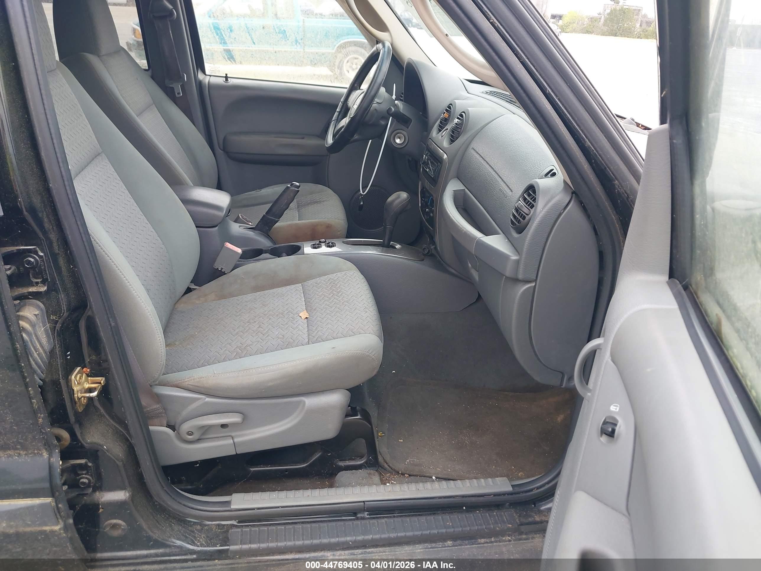 JEEP LIBERTY image 5