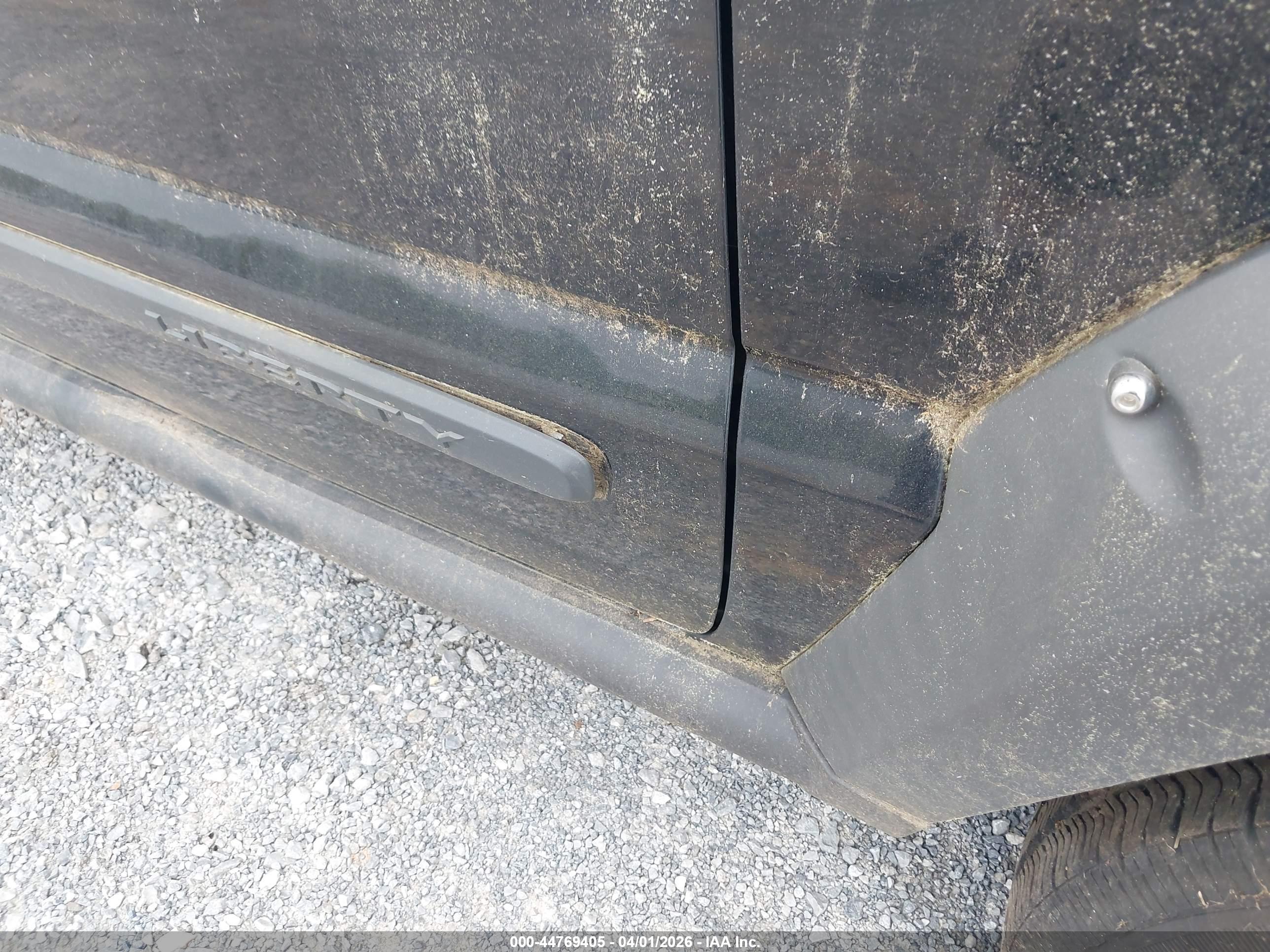 JEEP LIBERTY image 6