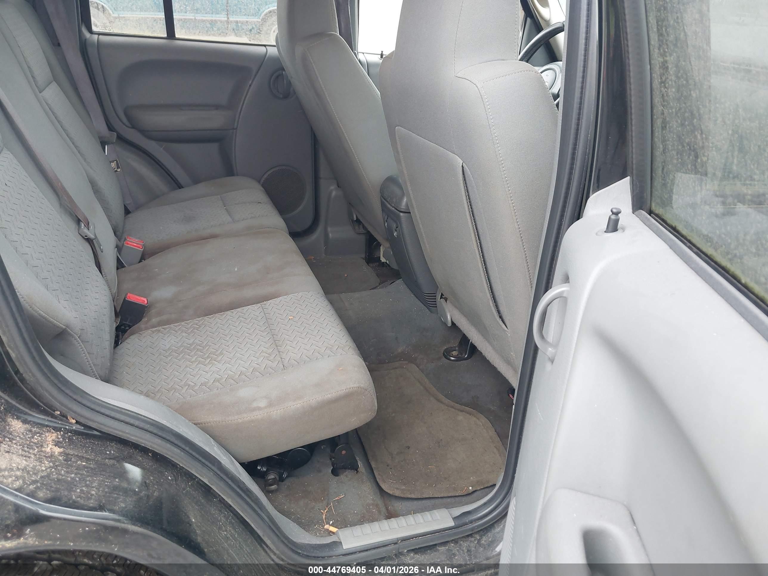 JEEP LIBERTY image 8