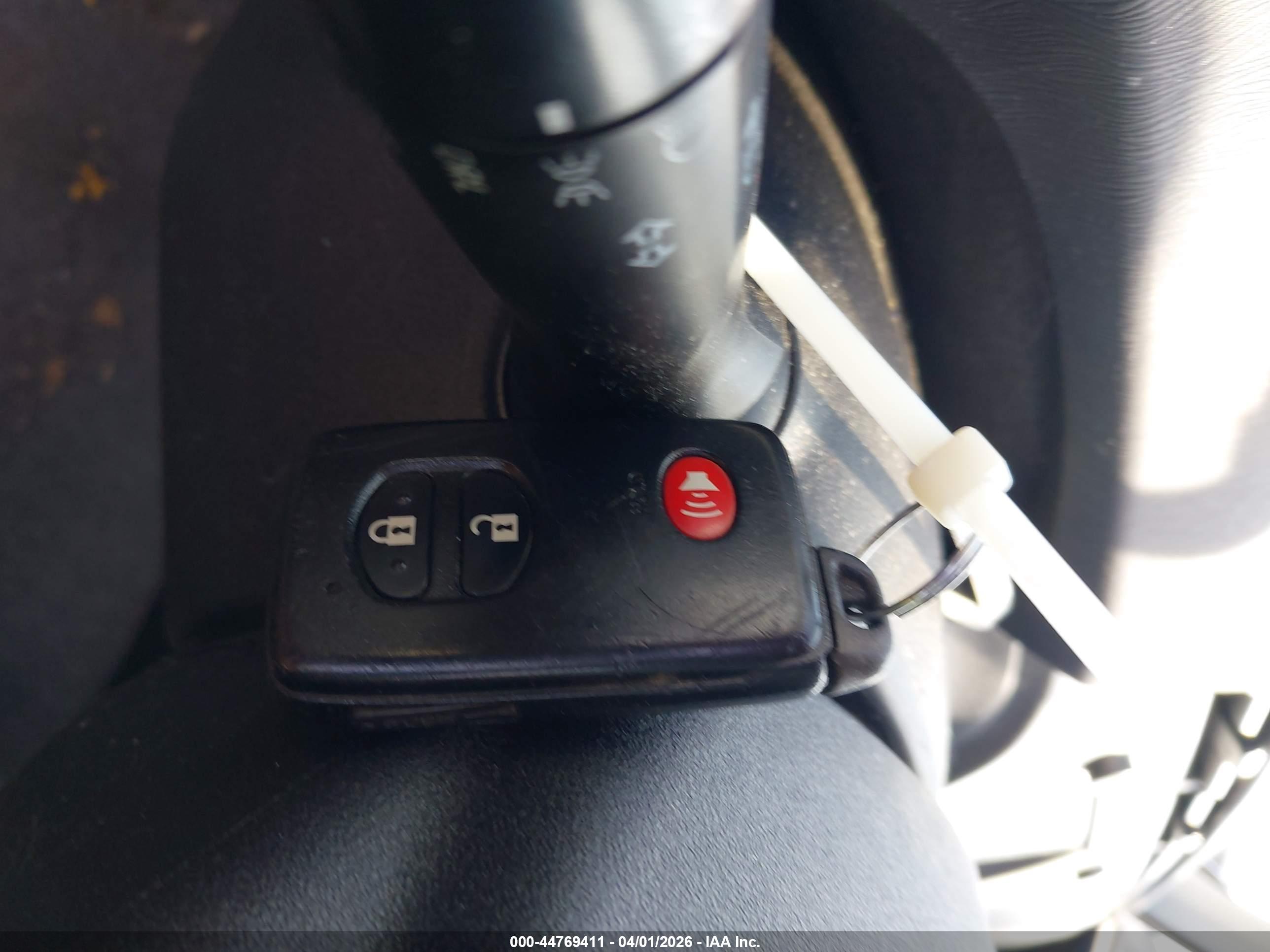 TOYOTA PRIUS image 11