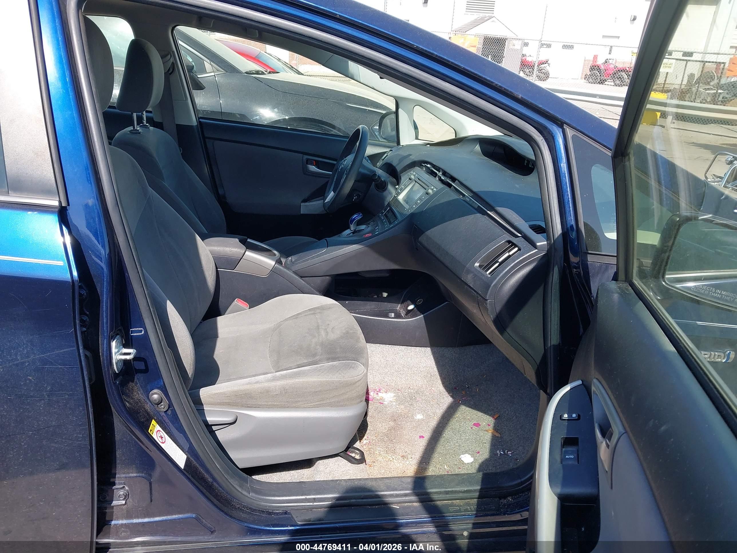 TOYOTA PRIUS image 5