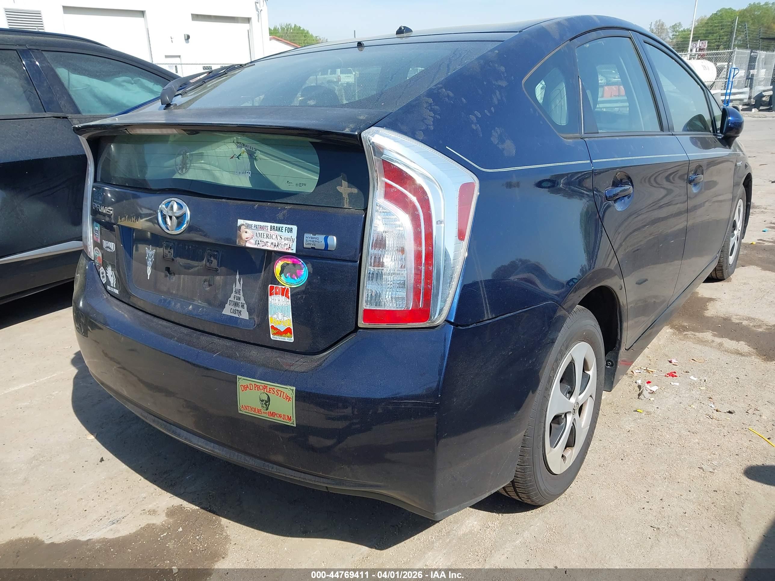 TOYOTA PRIUS image 6