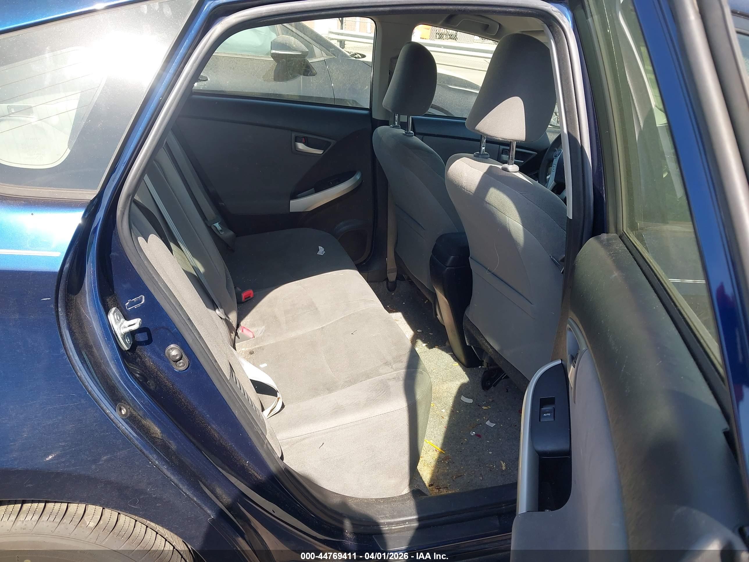 TOYOTA PRIUS image 8