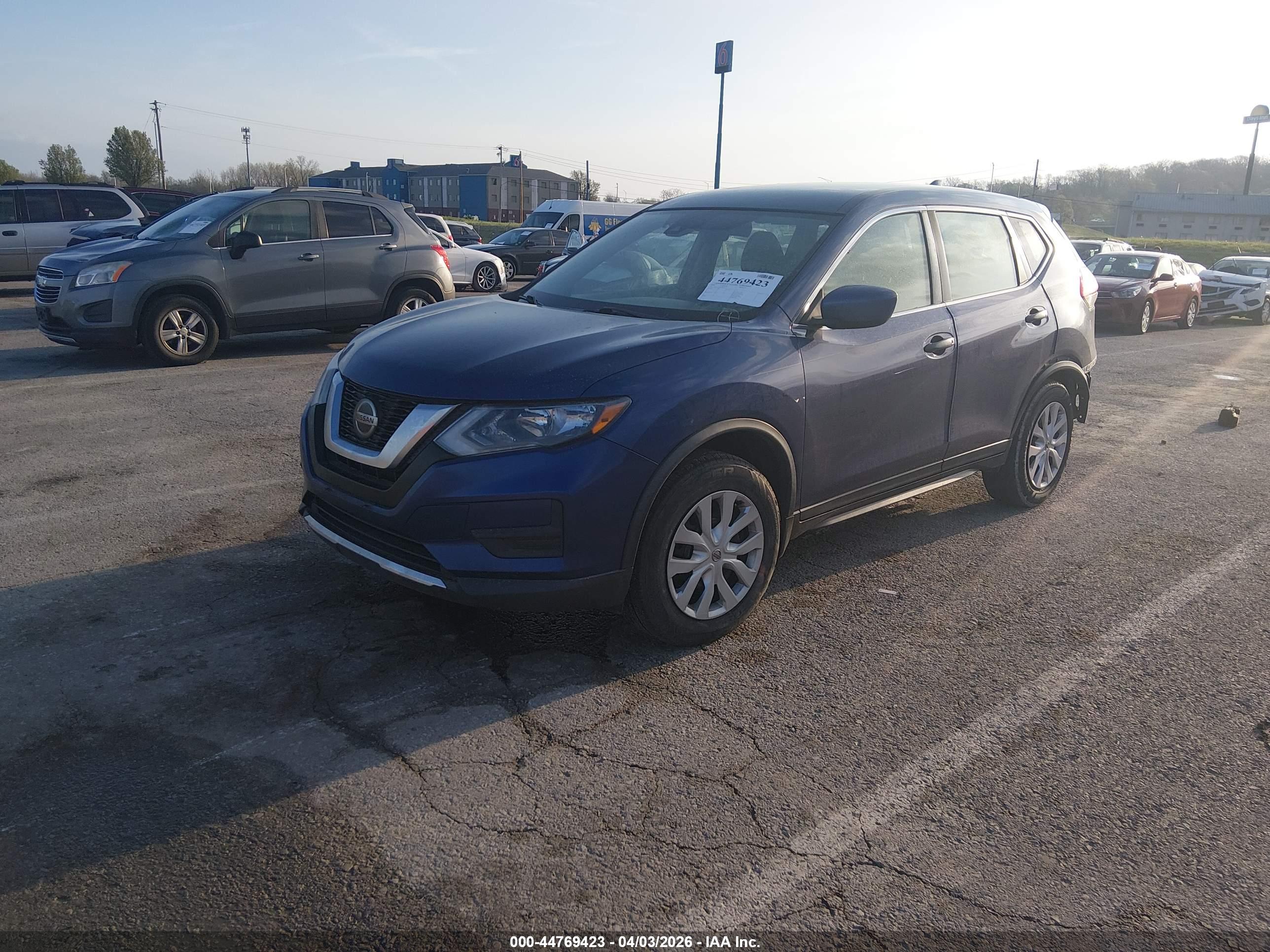 NISSAN ROGUE image 2