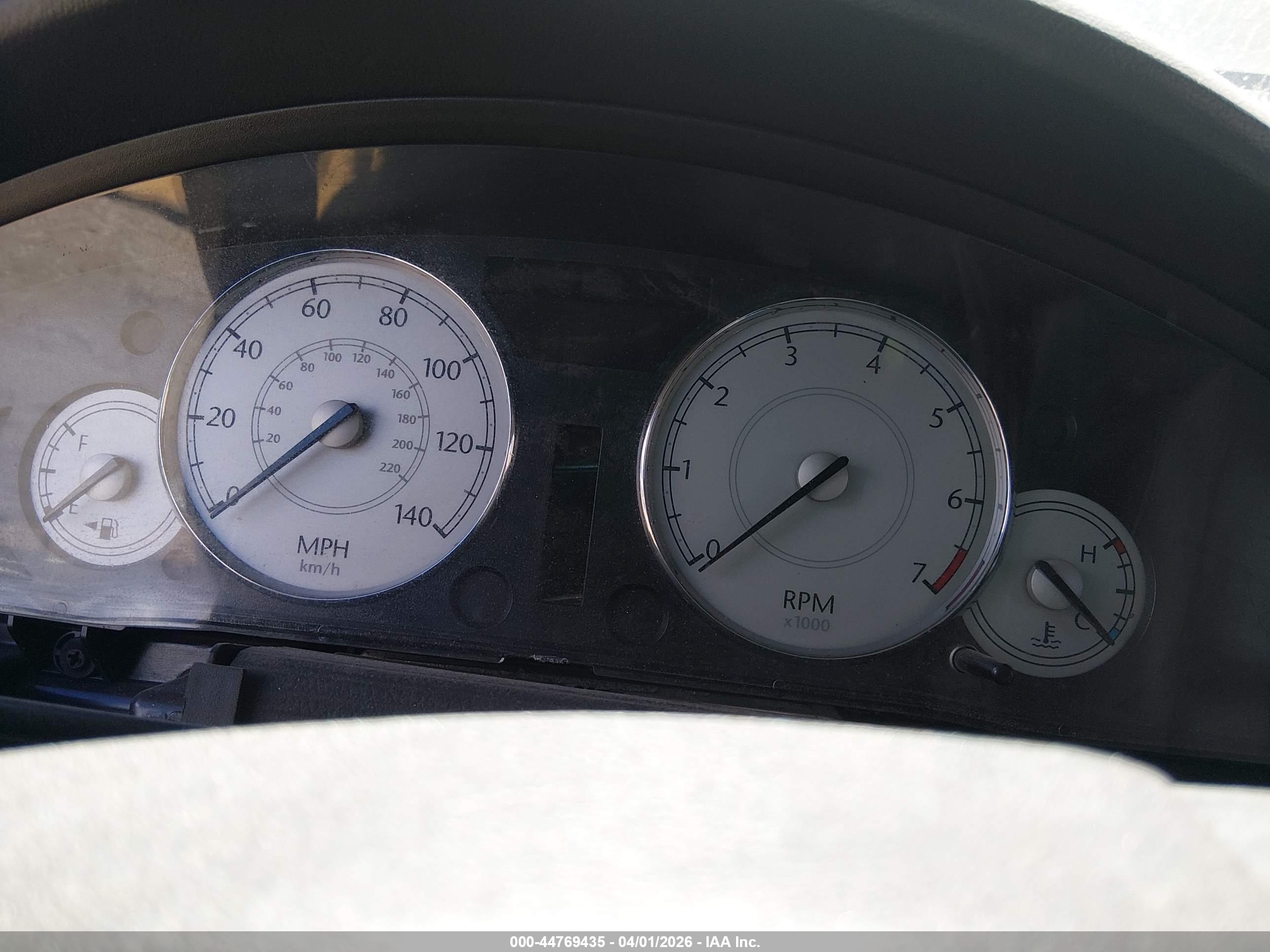 CHRYSLER 300 image 7