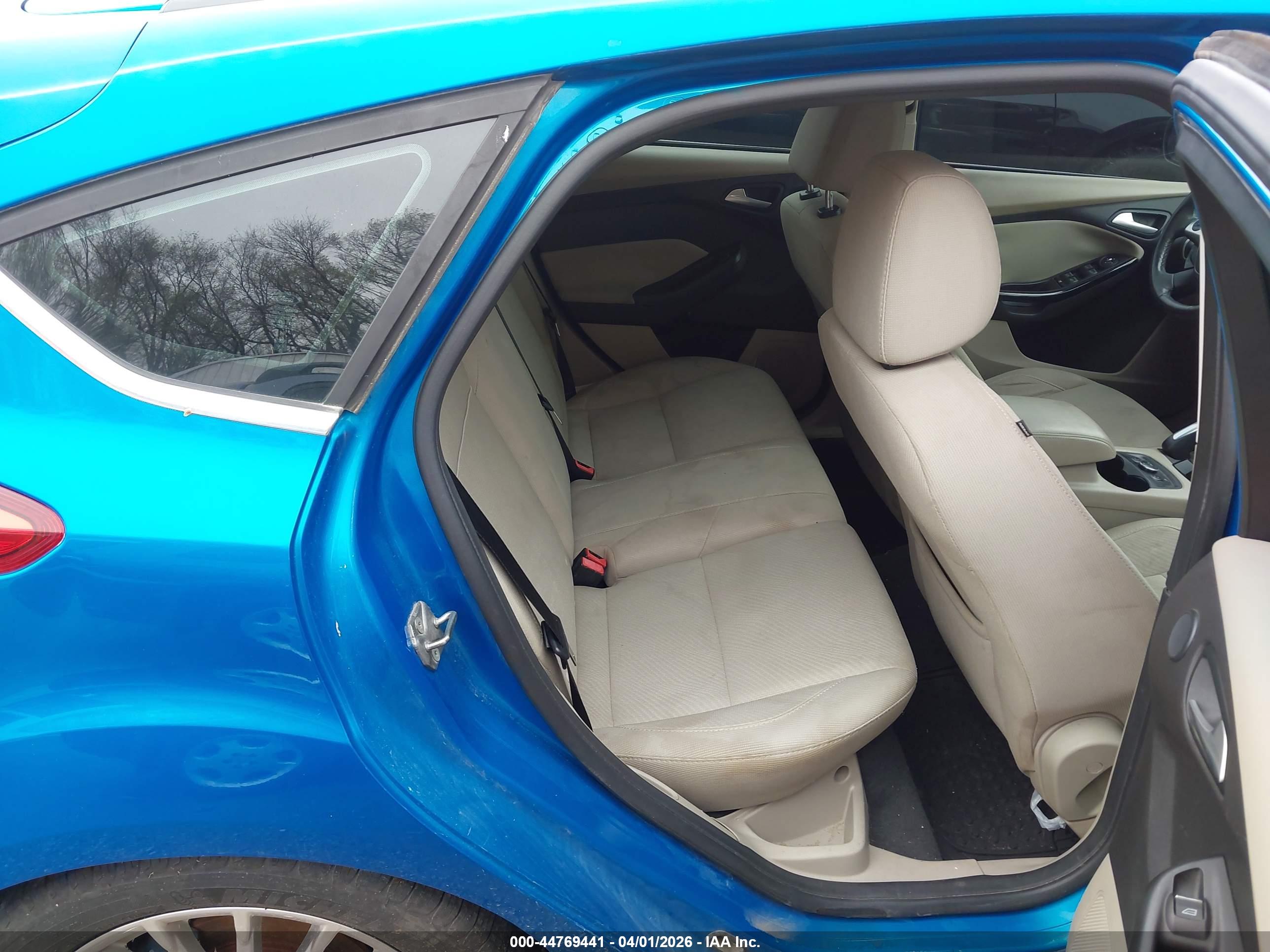 FORD FOCUS image 8