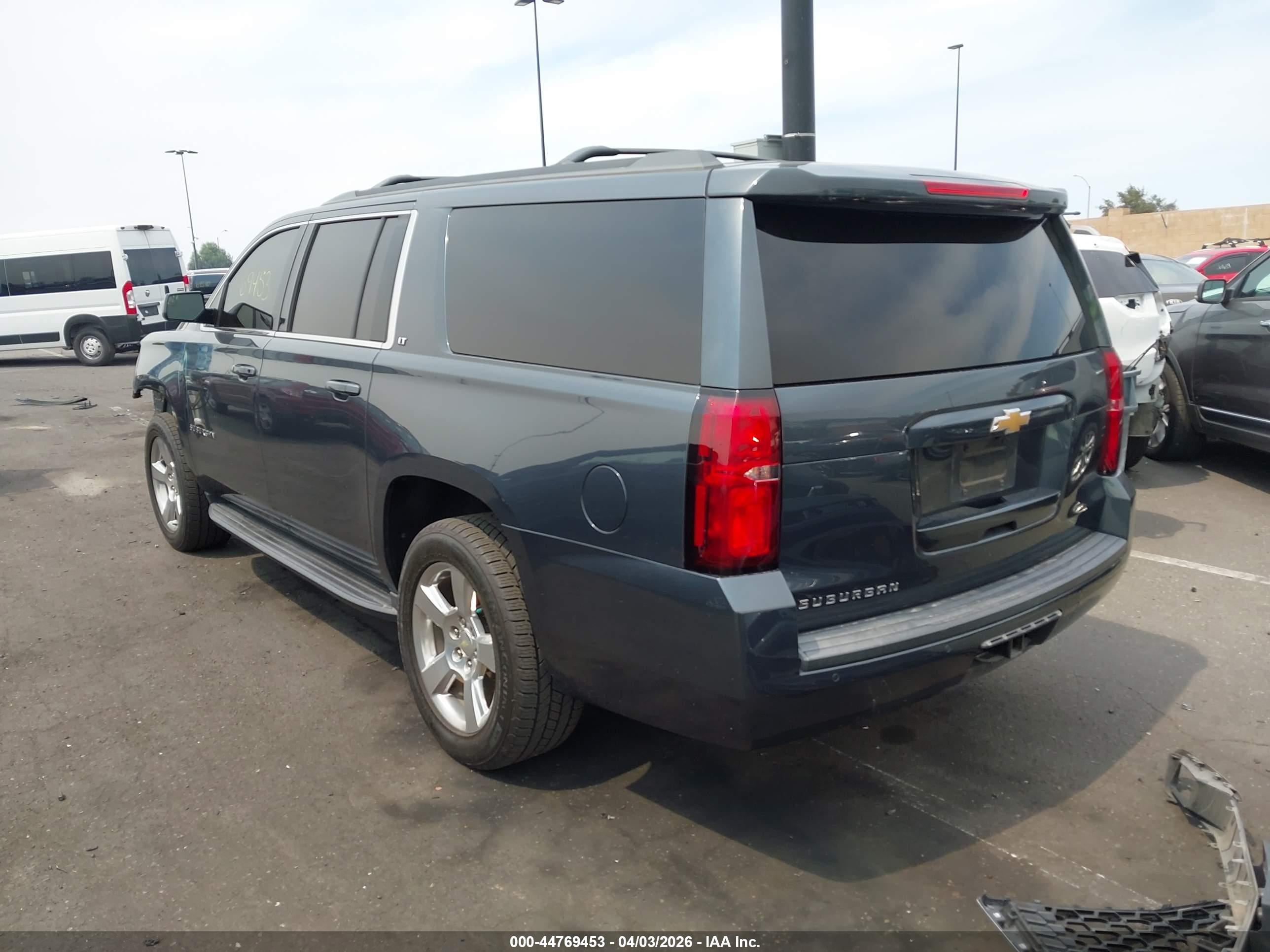 CHEVROLET SUBURBAN image 3