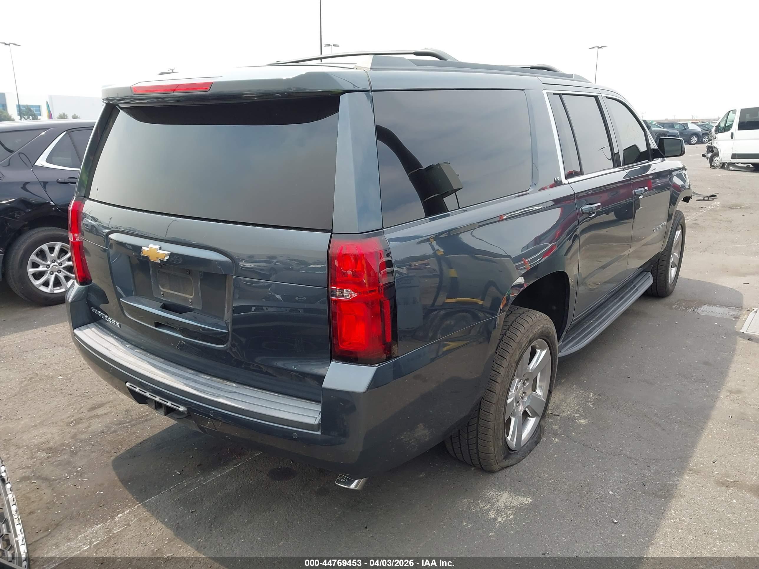 CHEVROLET SUBURBAN image 4