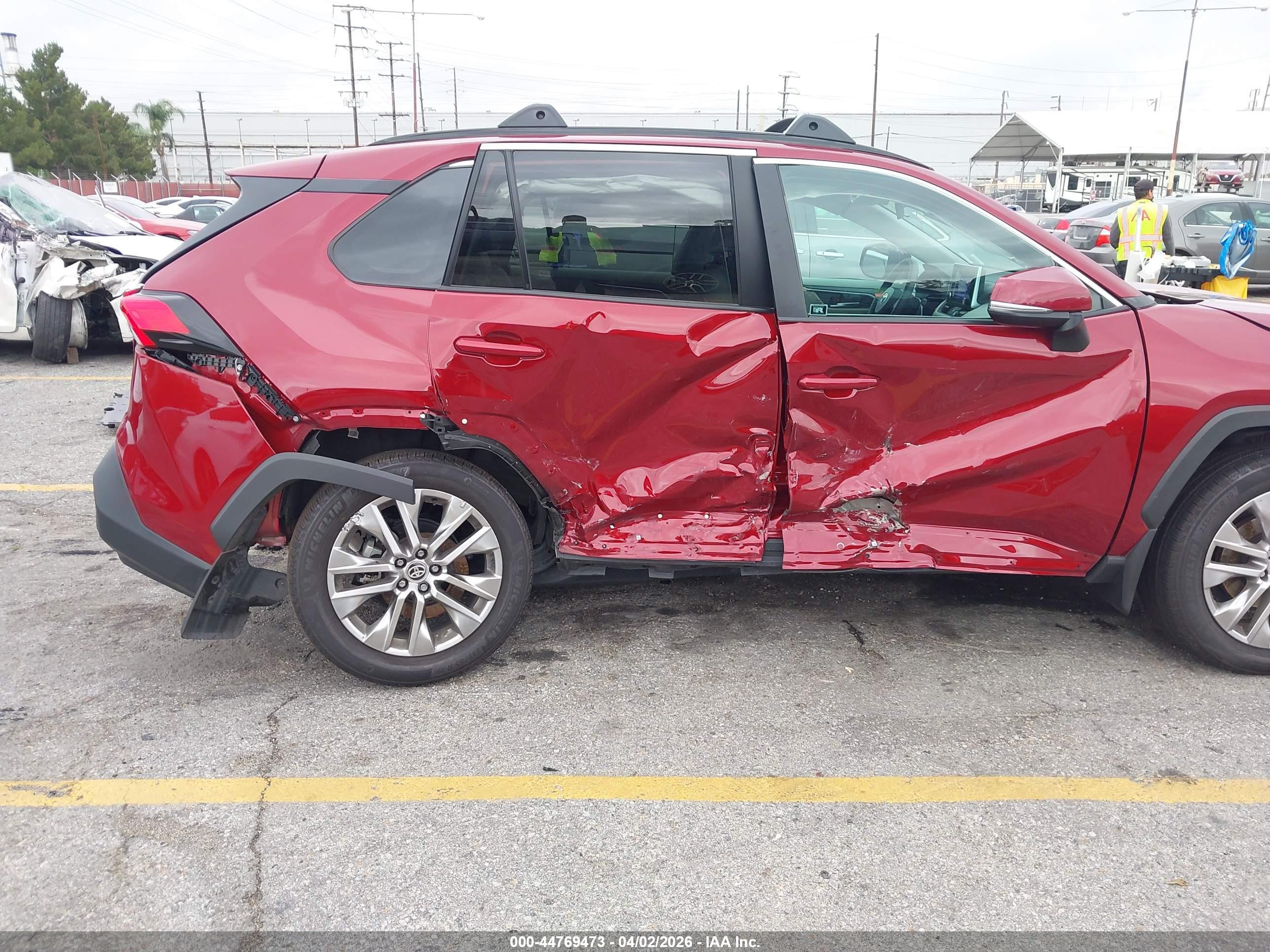 TOYOTA RAV4 image 6