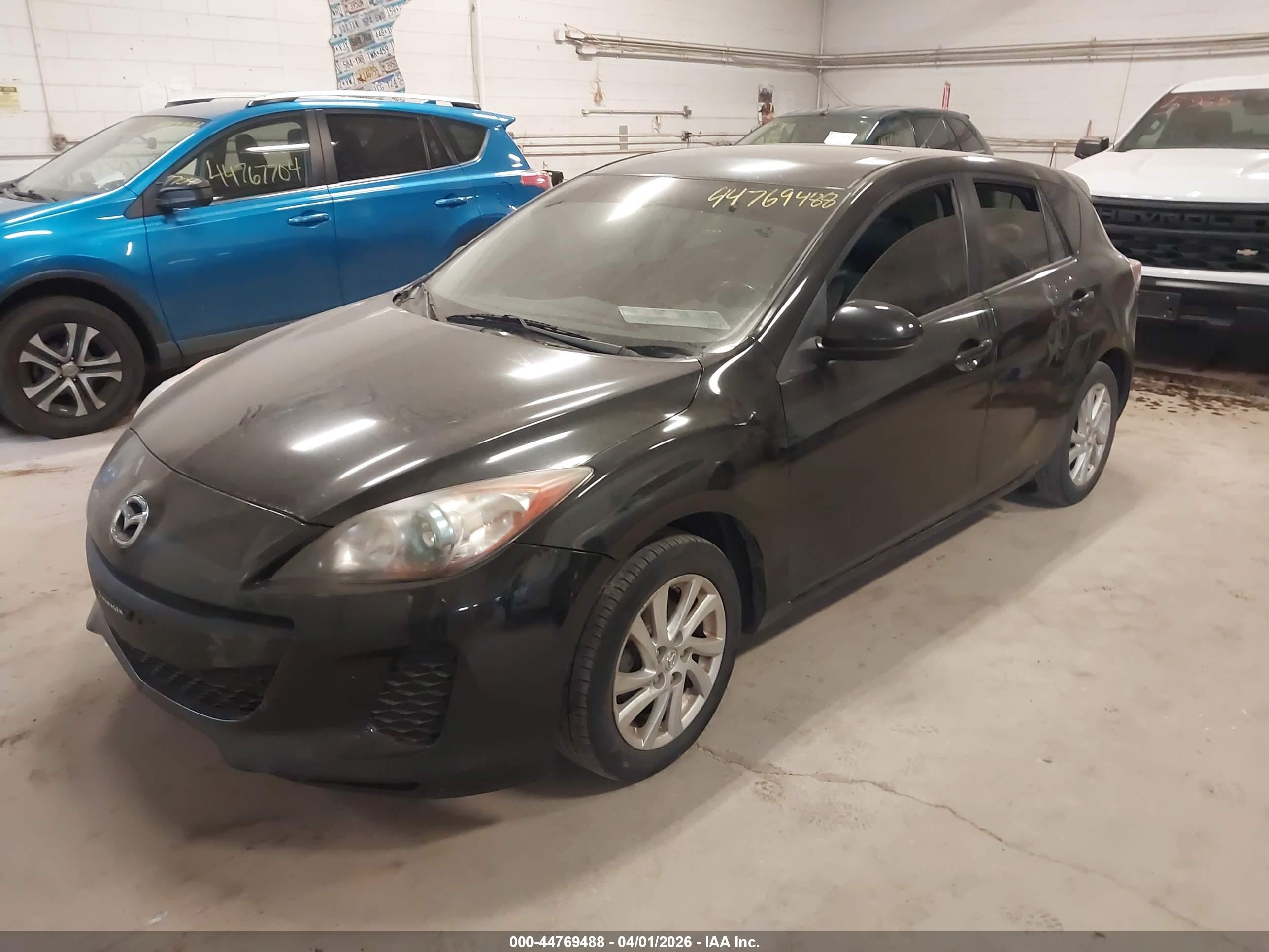 MAZDA MAZDA3 image 2
