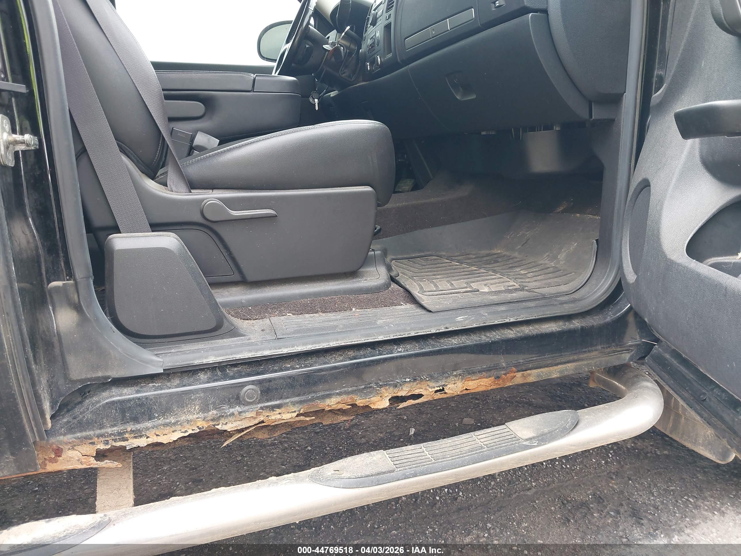 CHEVROLET SILVERADO image 6