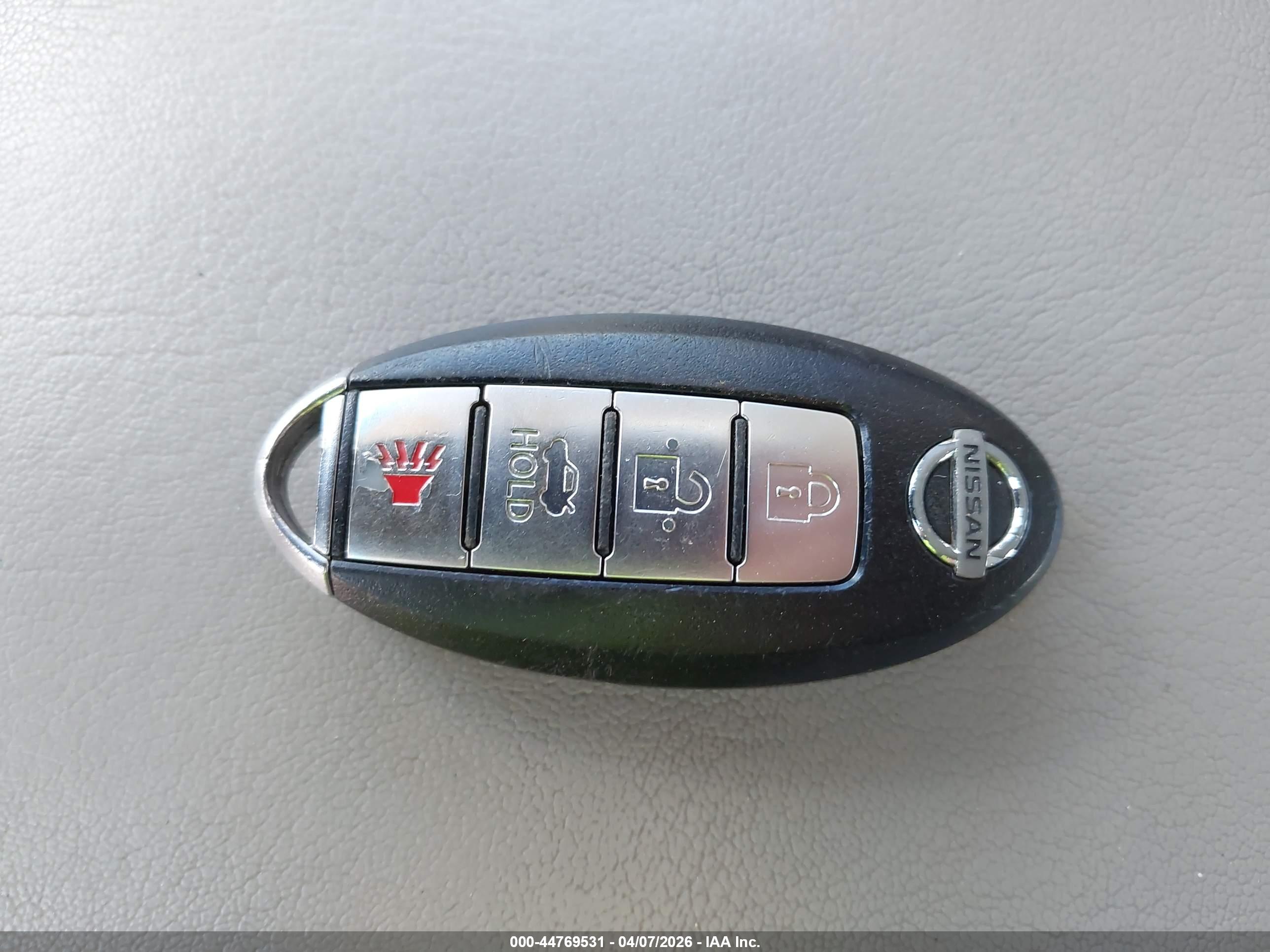 NISSAN MAXIMA image 11