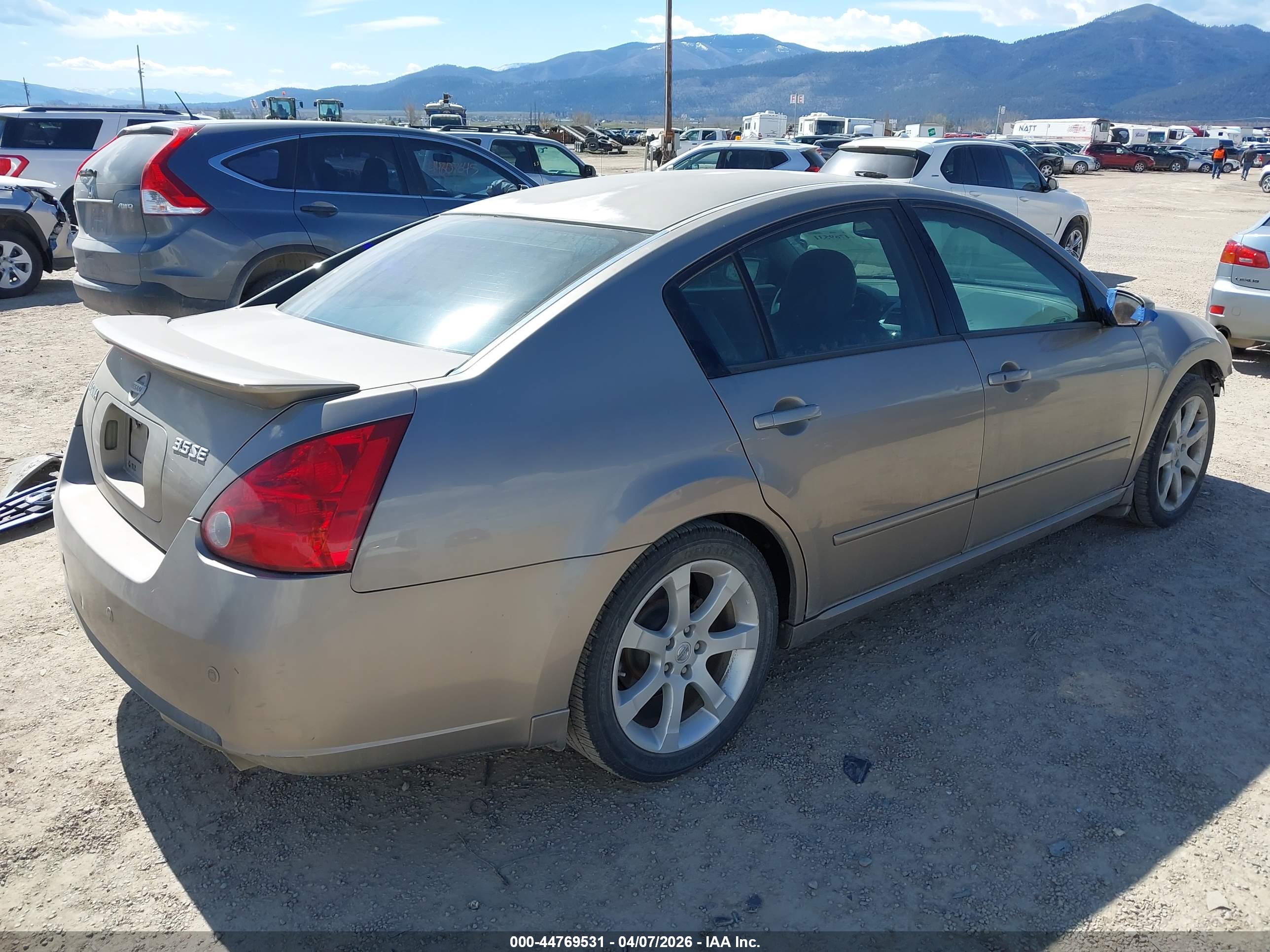 NISSAN MAXIMA image 4