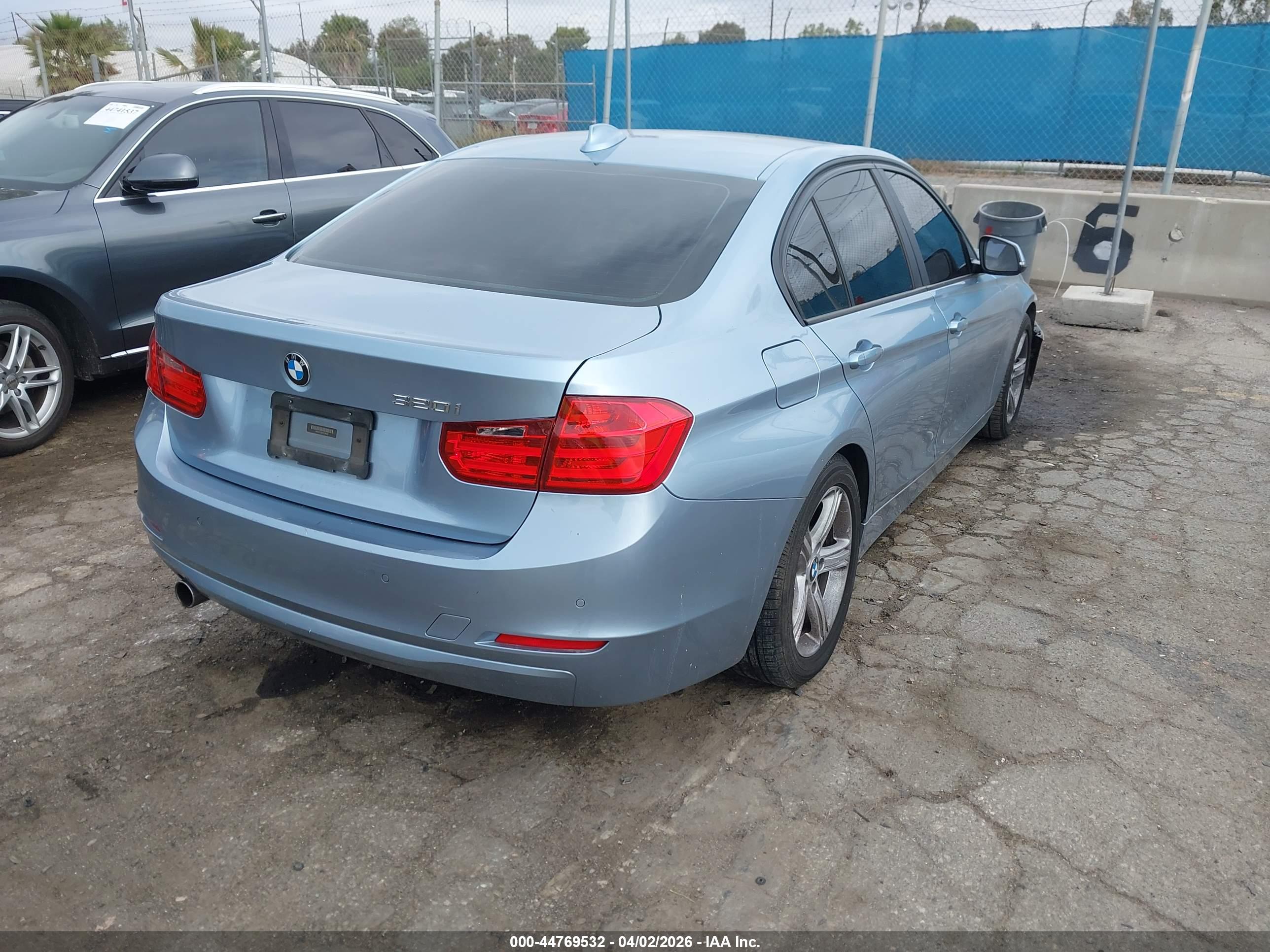 BMW 320I image 4