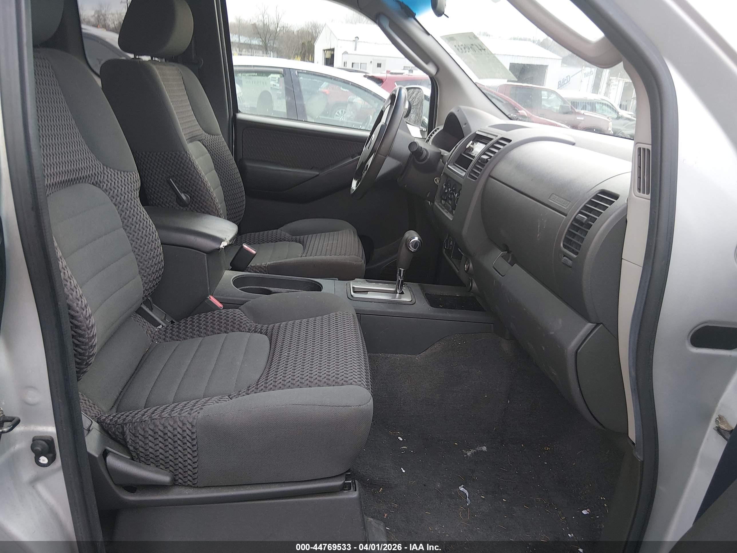 NISSAN FRONTIER image 5