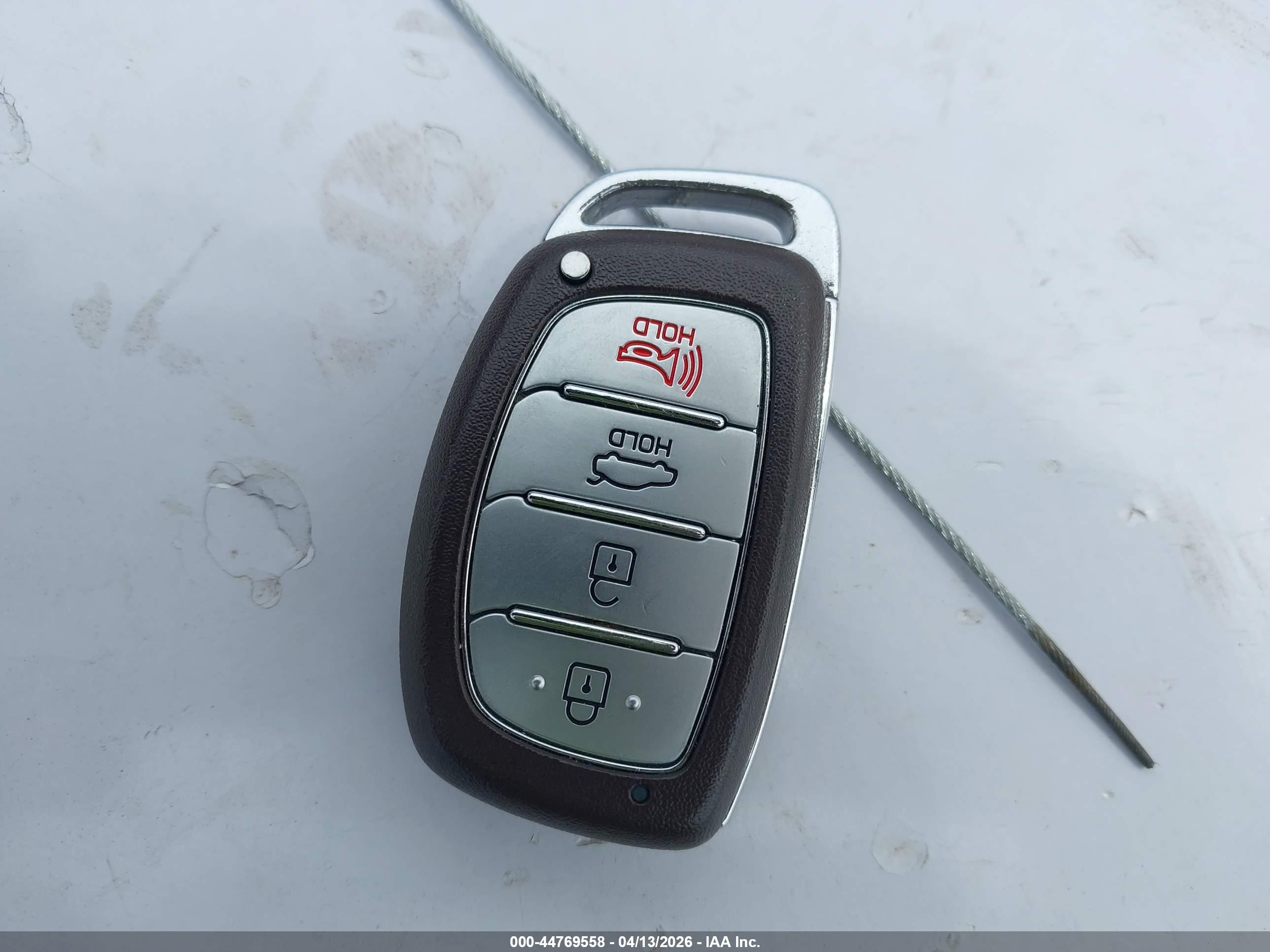 HYUNDAI ELANTRA image 11