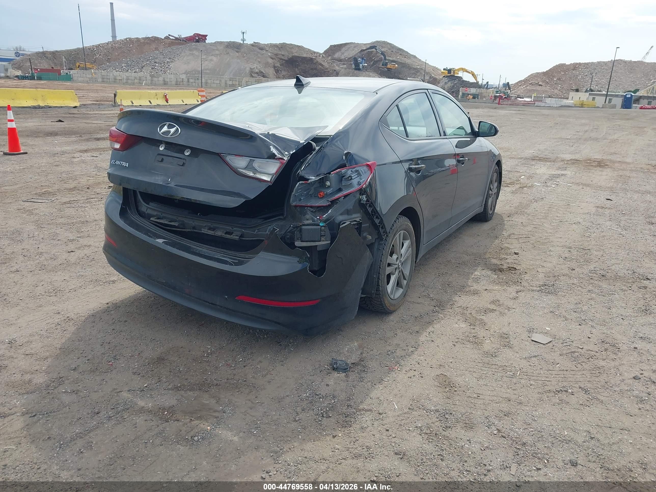 HYUNDAI ELANTRA image 4