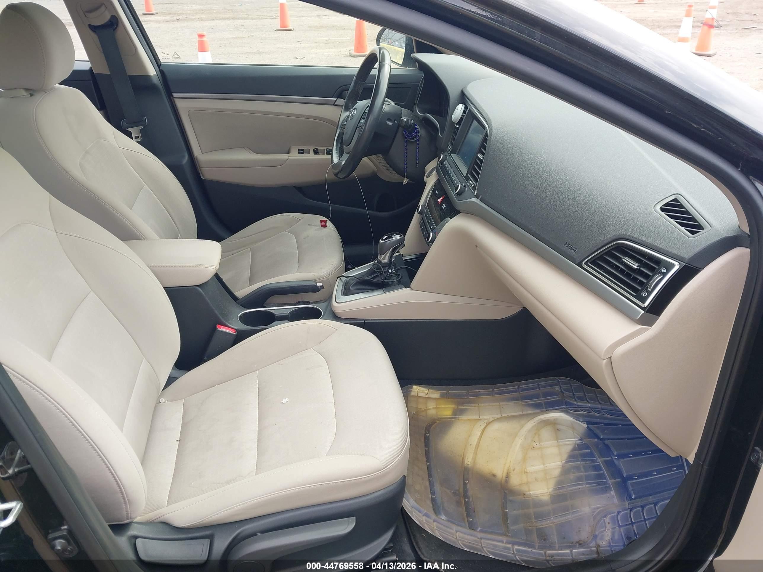 HYUNDAI ELANTRA image 5