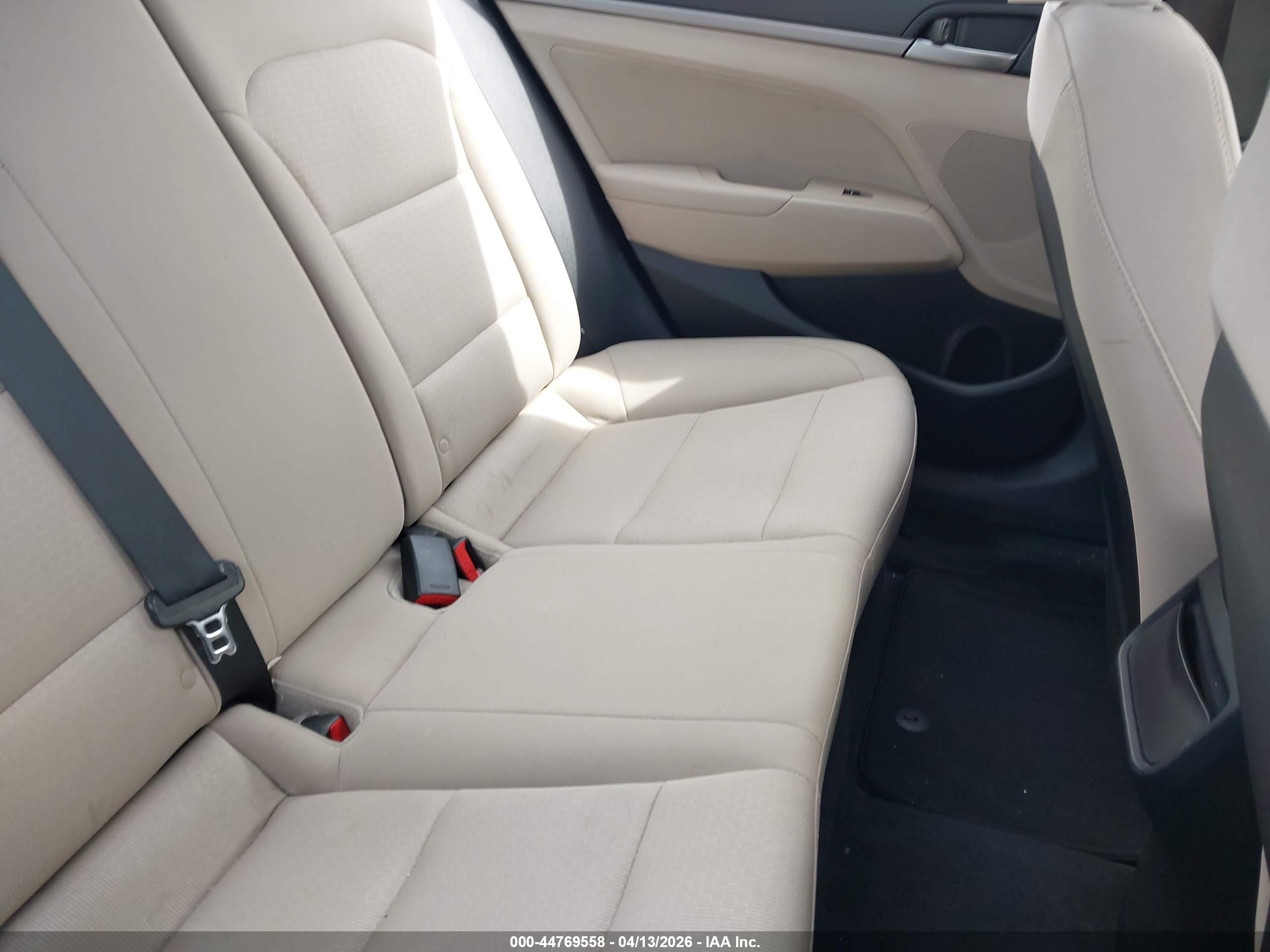 HYUNDAI ELANTRA image 8